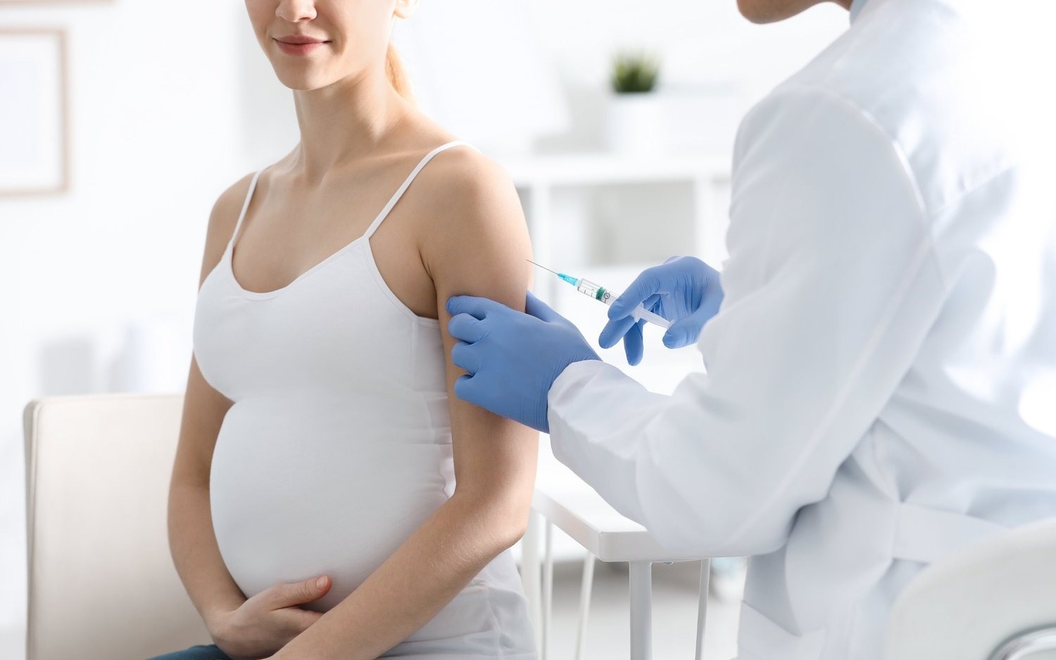 mot-so-luu-y-can-nam-truoc-khi-tiem-phong-cum-cho-ba-bau-4 Cropped.jpg