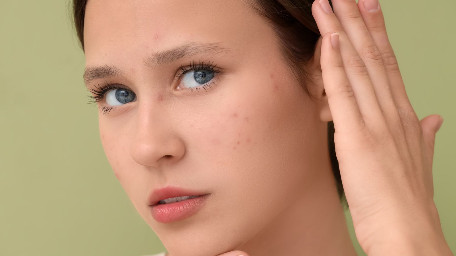 Có nhiều nguyên nhân gây mụn ẩn dưới da