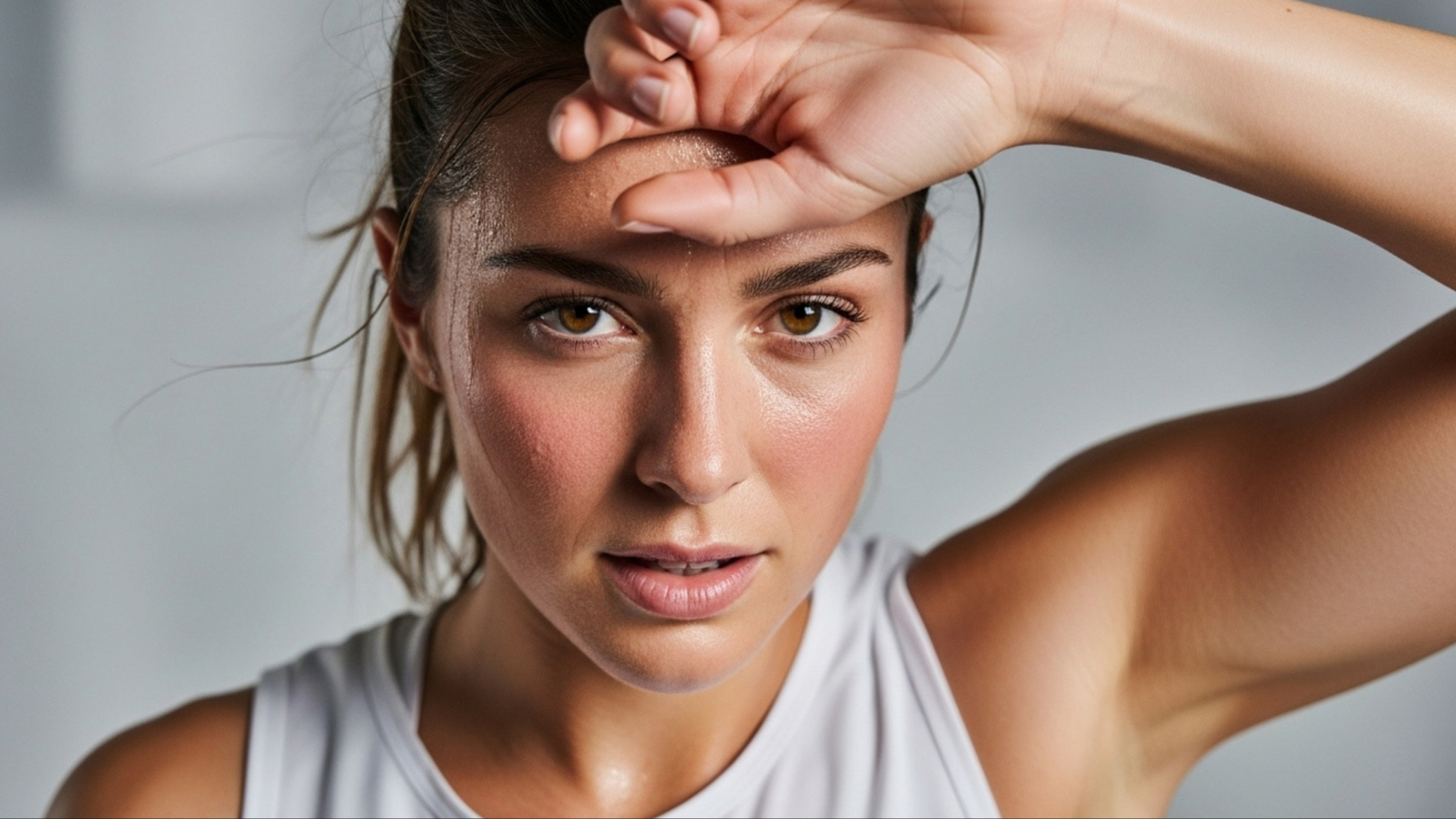 Mồ hôi gây bít tắc lỗ chân lông