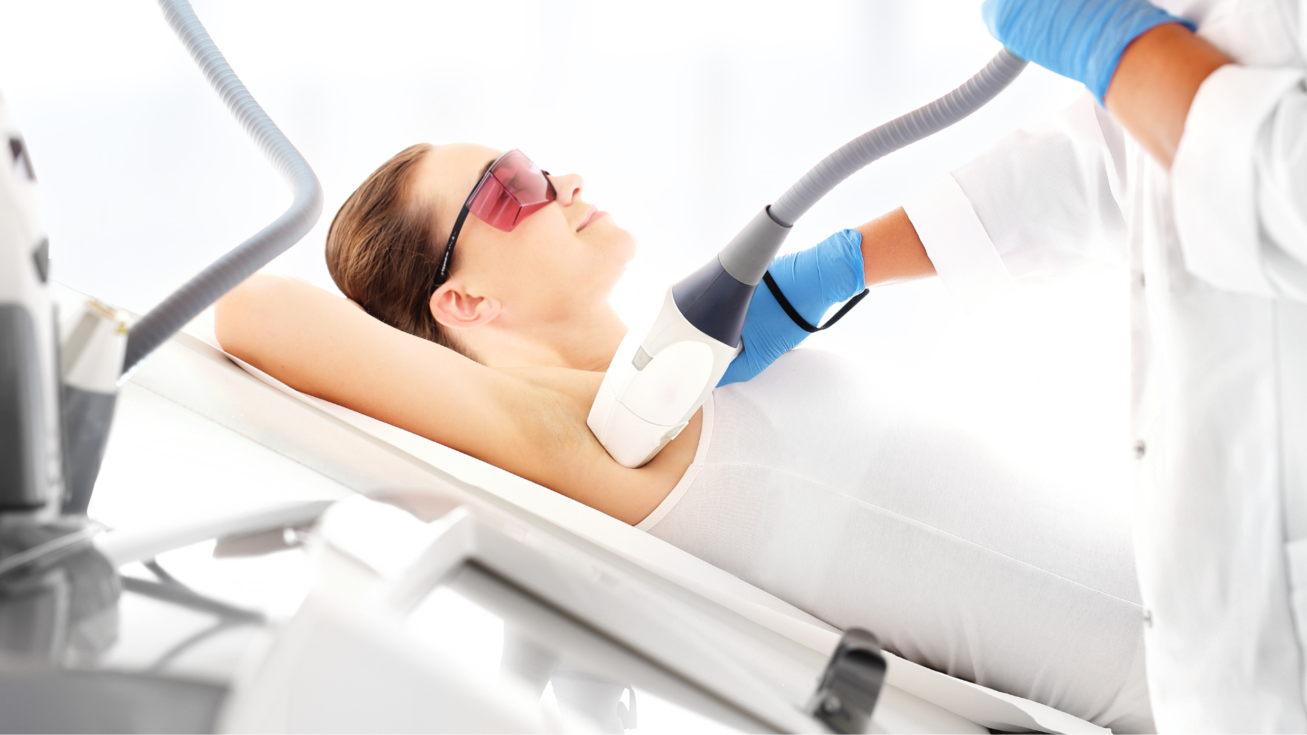 Tham khảo ý kiến bác sĩ nếu tình trạng mụn đầu đen ở nách kéo dài