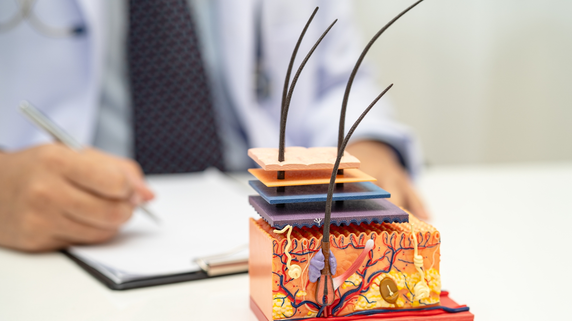 Mẹ bầu là đối tượng đặc biệt, cần được thăm khám bởi bác sĩ chuyên khoa để tránh tự ý sử dụng các sản phẩm gây hại cho thai nhi