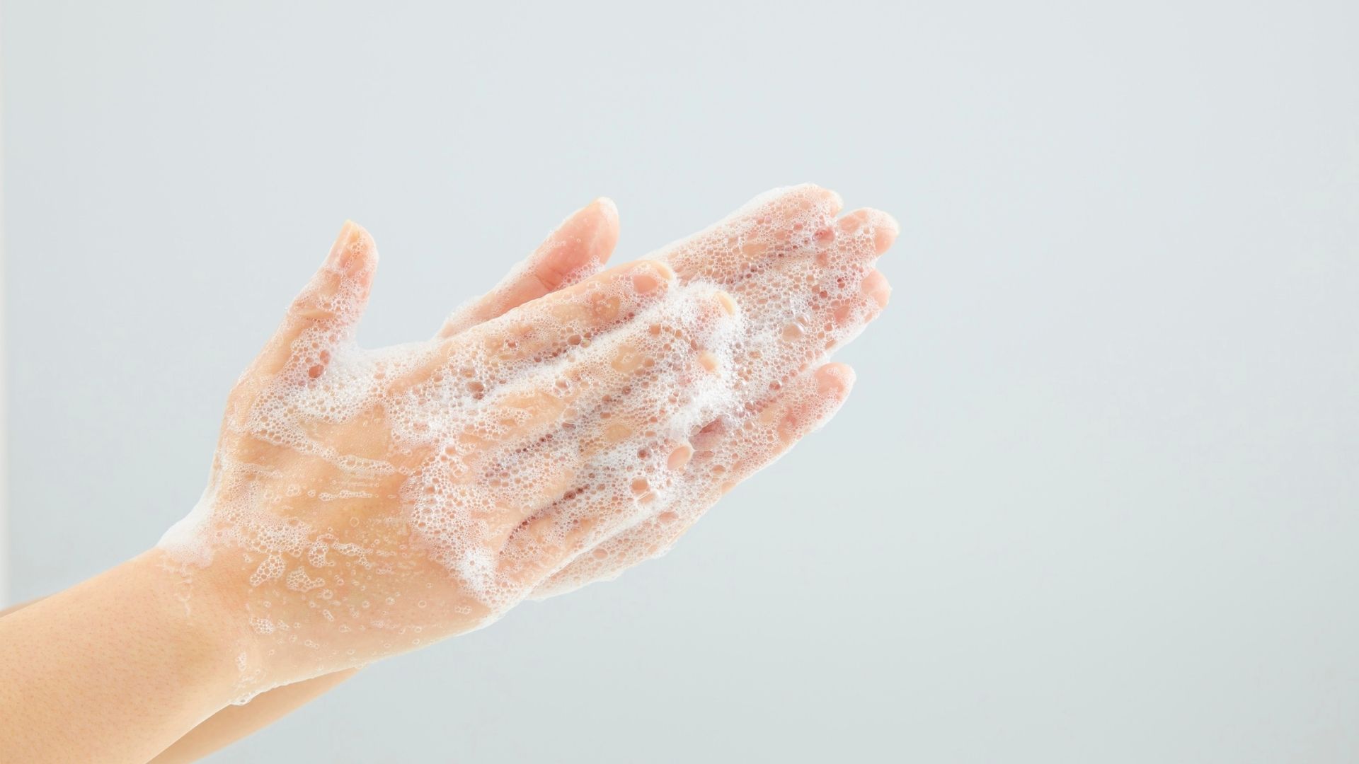 Vệ sinh thân thể đúng cách giúp giảm mụn trứng cá