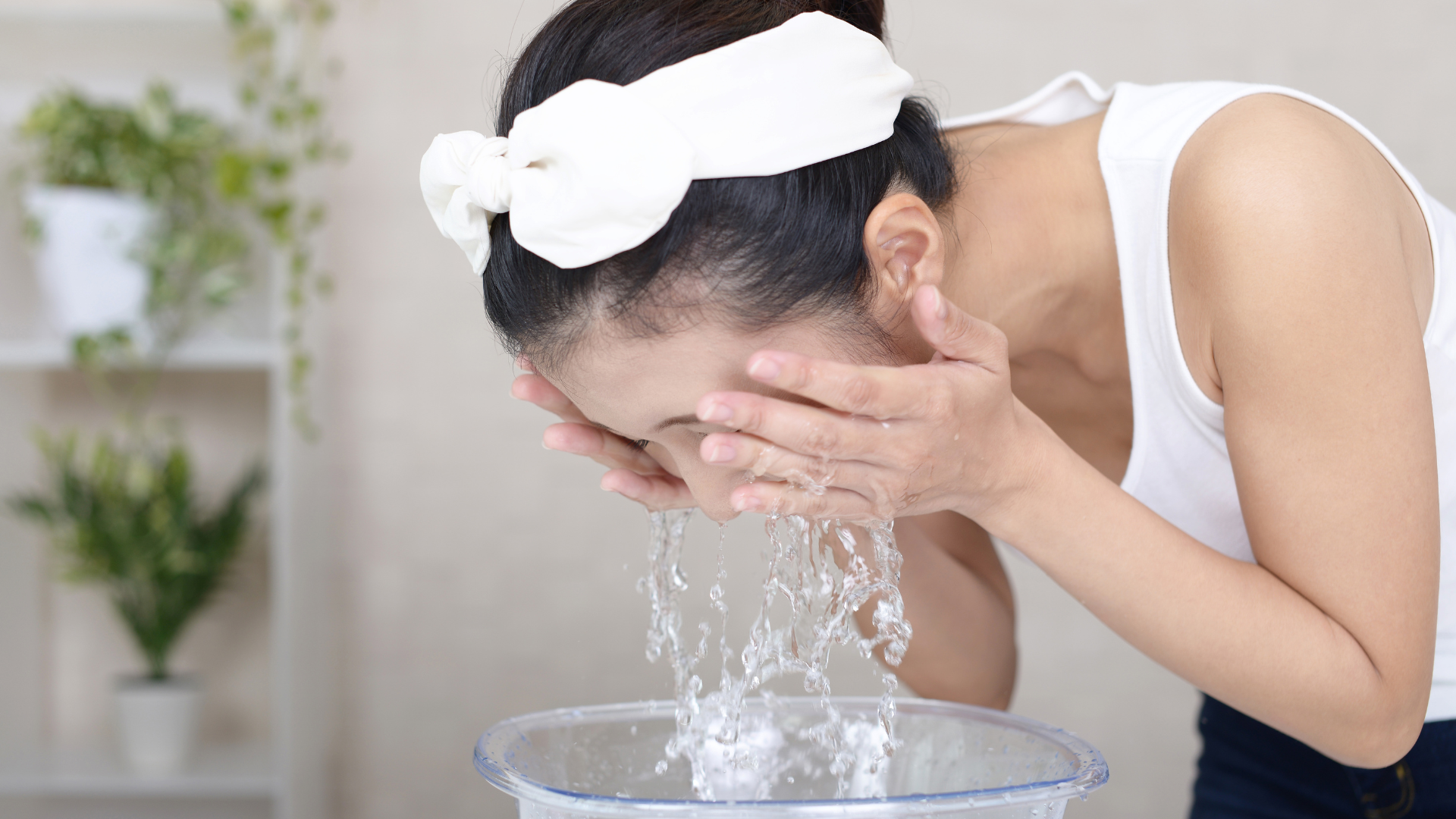 Nhiều bạn trẻ chưa có kiến thức đầy đủ về chăm sóc da dẫn đến các sai lầm khi rửa mặt