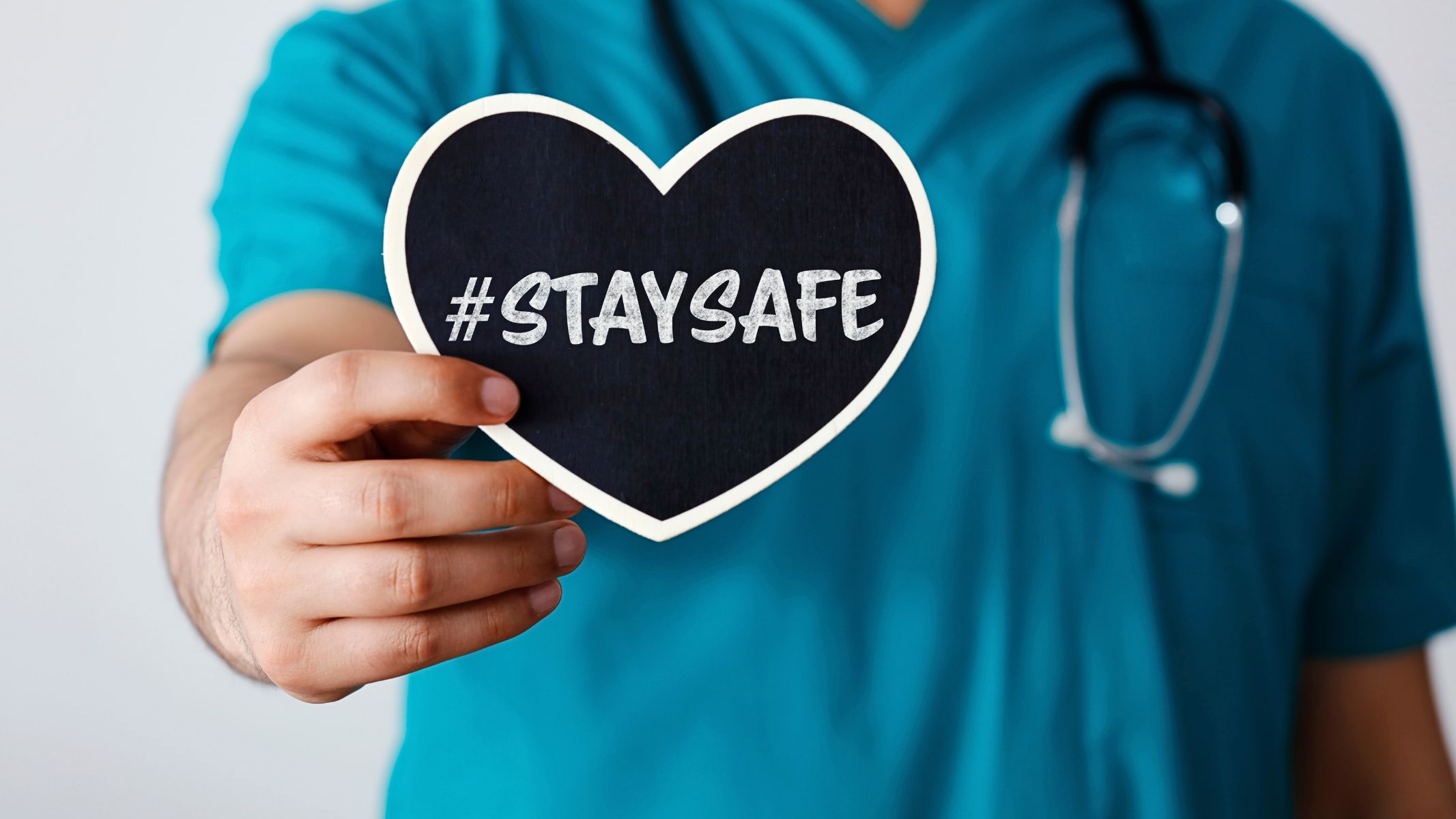 Nấm Candida có thể lây qua đường tình dục, vì vậy cần sử dụng bao cao su khi quan hệ