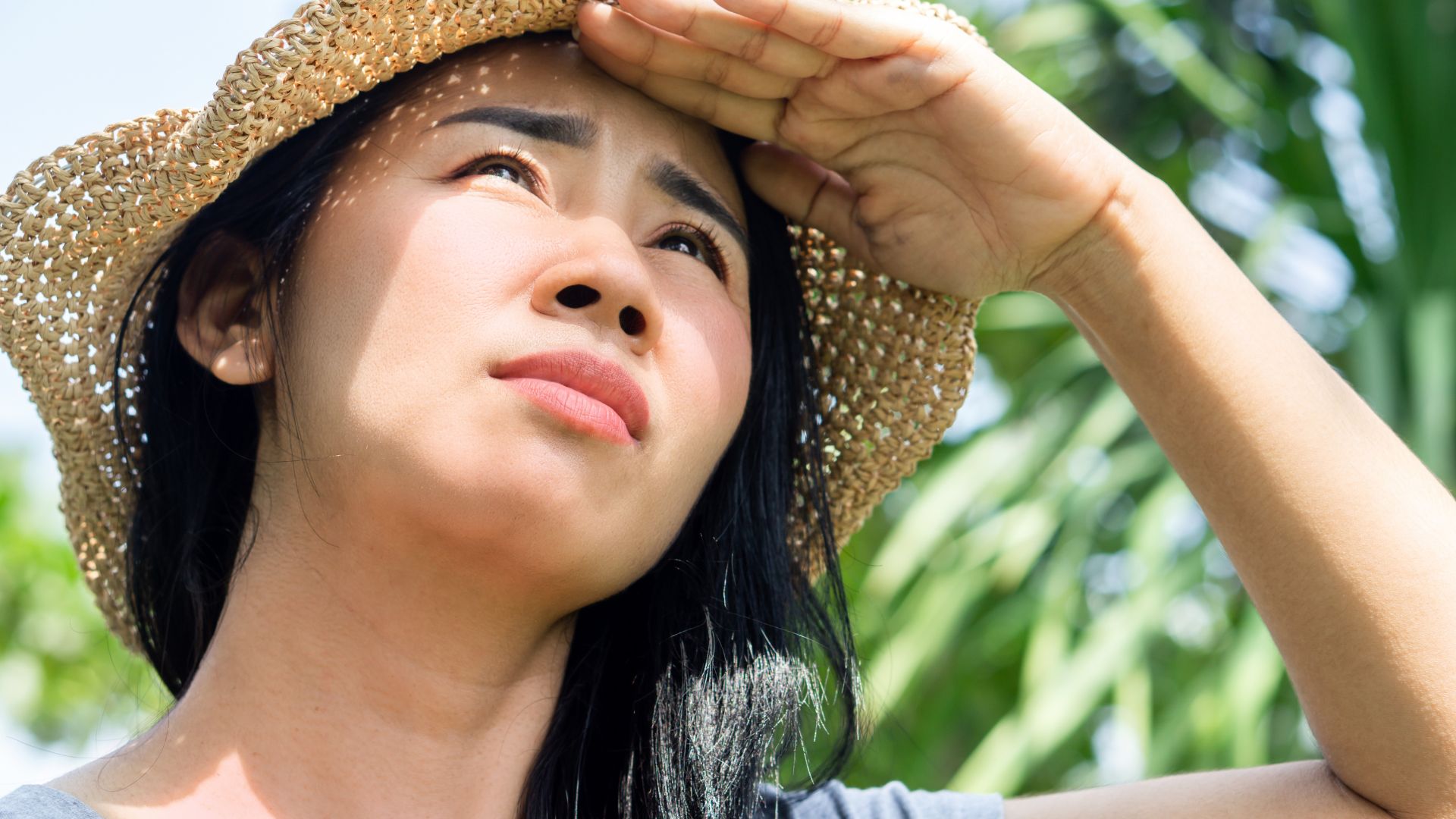 Ánh nắng mặt trời và rối loạn nội tiết là những yếu tố phổ biến thúc đẩy nám chân đinh hình thành và phát triển.