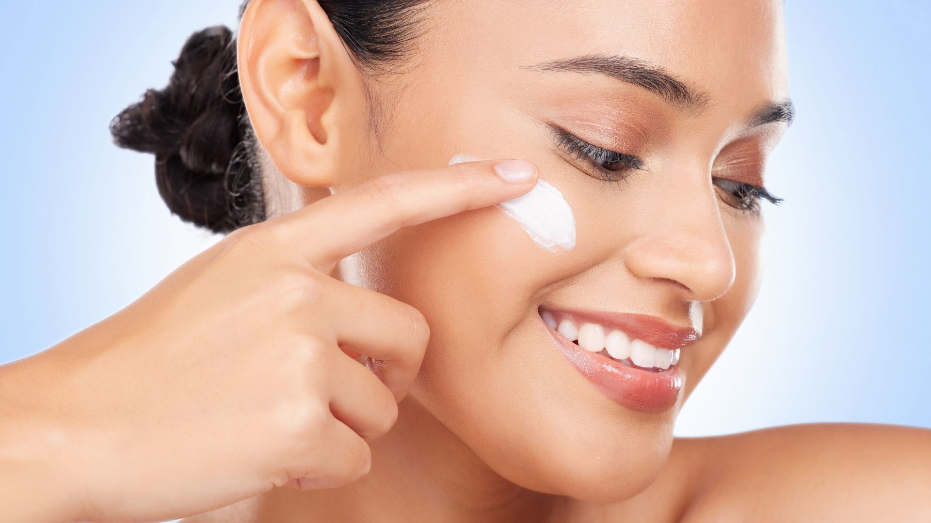 Phòng ngừa nám mảng hiệu quả bằng cách chống nắng đúng cách, chăm sóc da phù hợp và duy trì nội tiết ổn định.