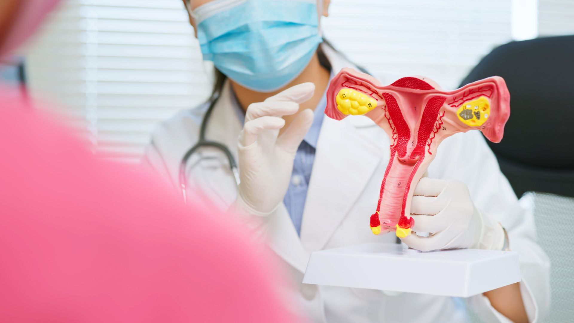 Khám phụ khoa định kỳ giúp theo dõi tình trạng cổ tử cung và xử trí sớm viêm nhiễm