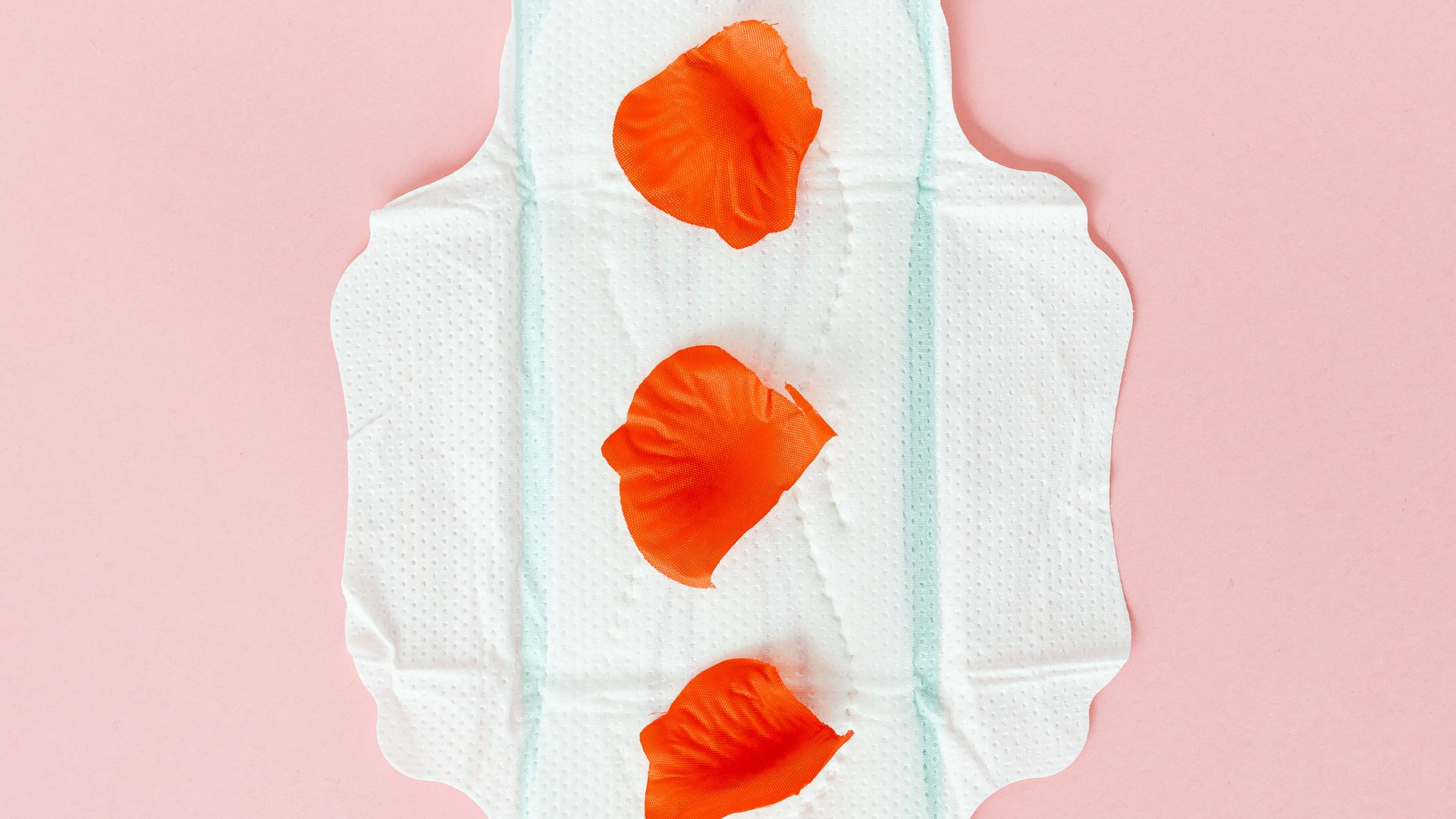 Ra máu âm đạo bất thường ngoài kỳ kinh hoặc sau quan hệ, cần thăm khám bác sĩ kịp thời