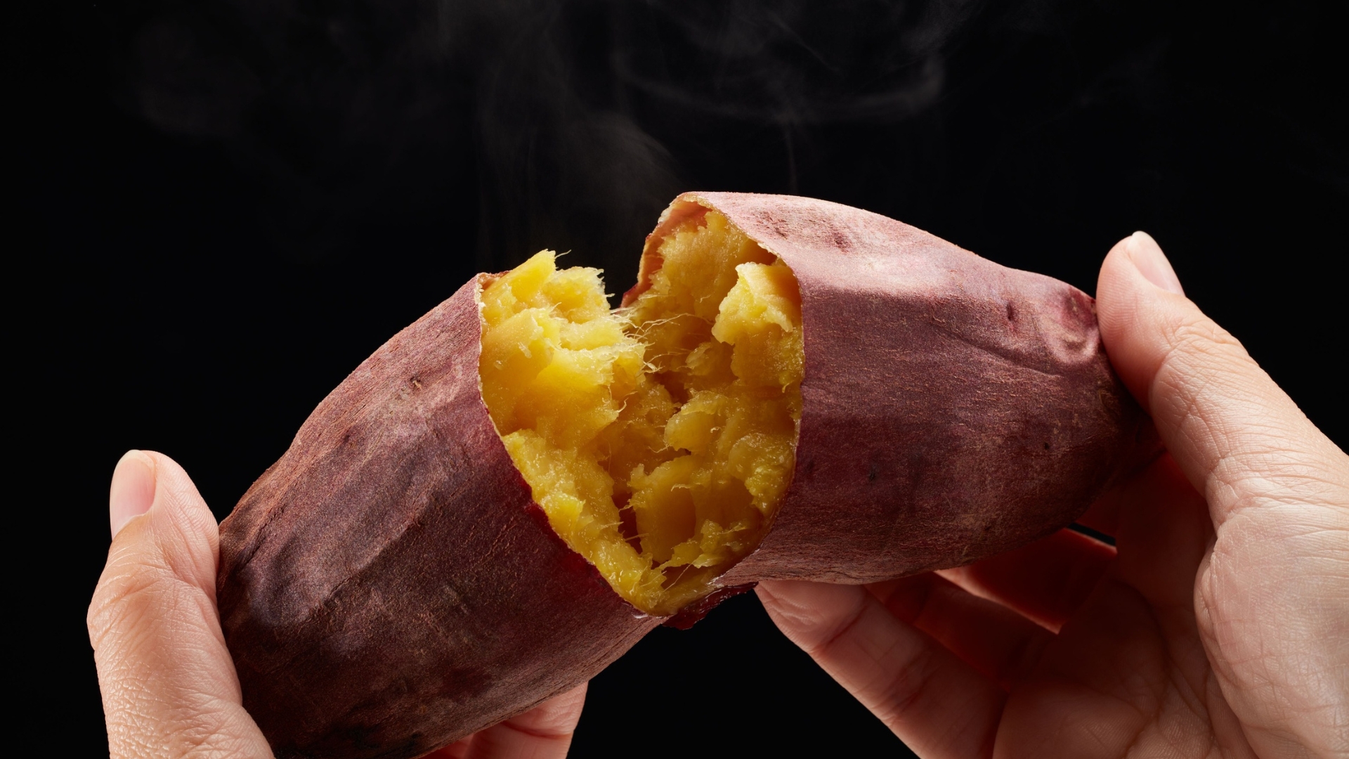 Carbohydrate và chất xơ trong khoai lang giúp duy trì cảm giác no và kiểm soát calo