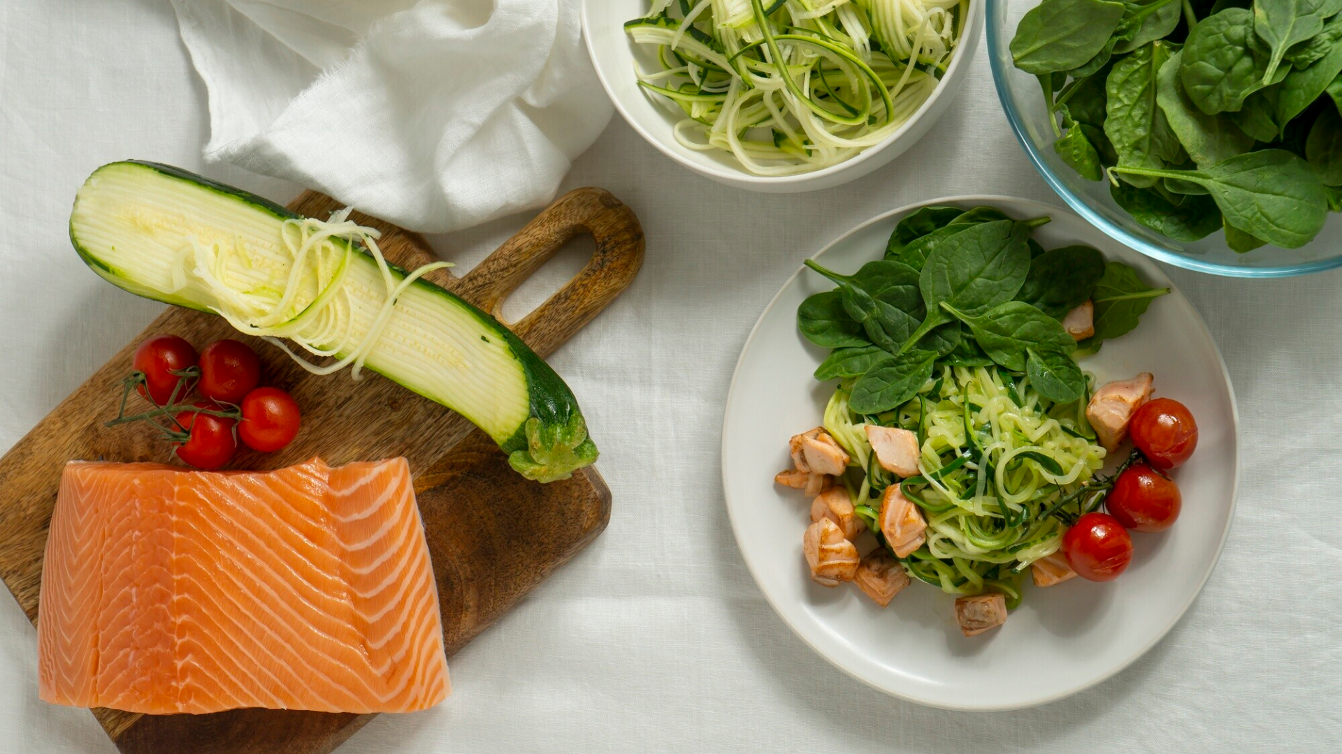 Duy trì chế độ ăn giàu rau xanh, cá, trái cây giúp người mang HBsAg dương tính có thể sống khỏe mạnh