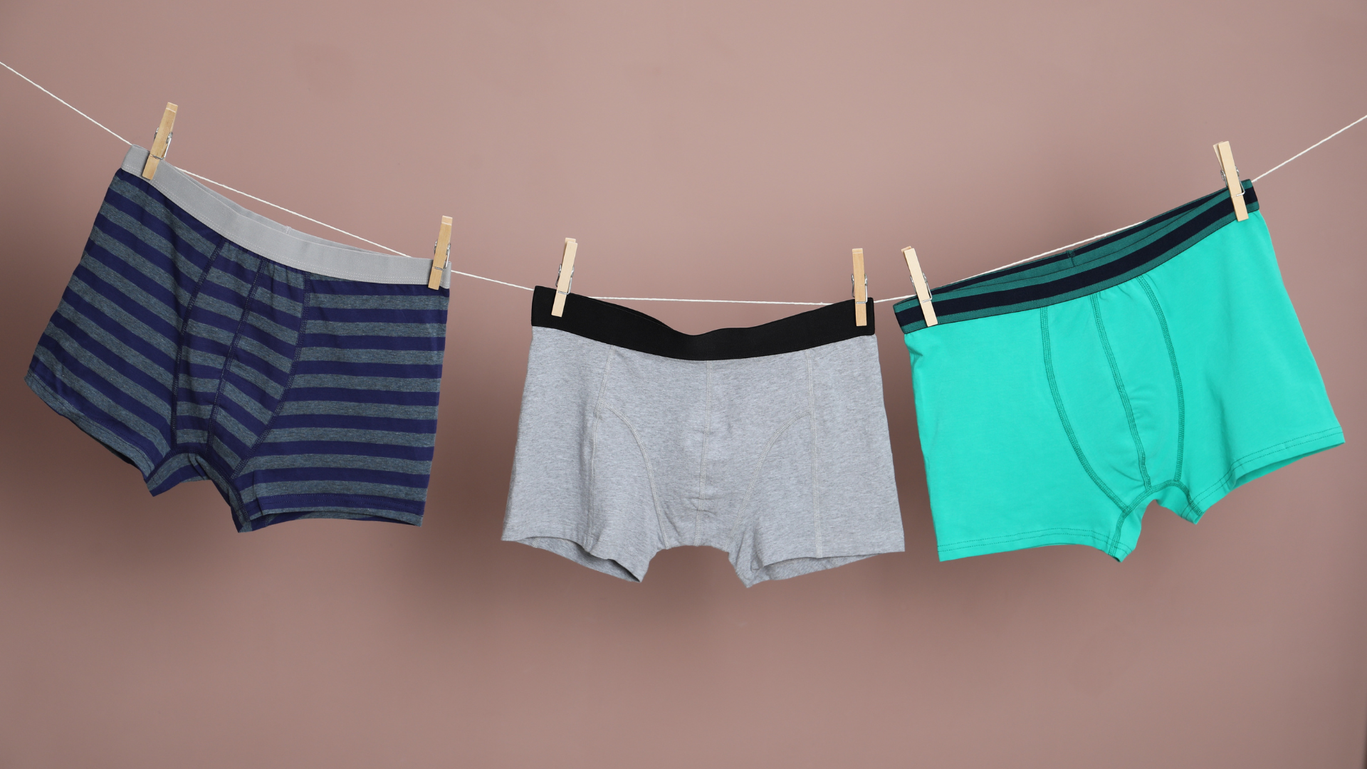 Nên chọn đồ lót rộng rãi, thoáng khí để tránh ma sát vào vết mổ