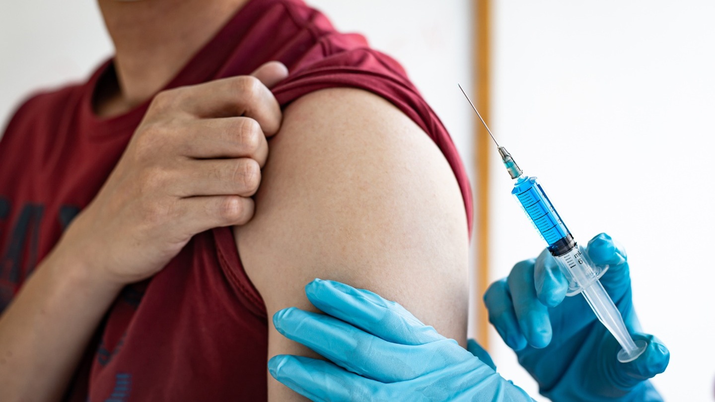 nen-tiem-vac-xin-bach-hau-o-dau-goi-y-dia-chi-tiem-chung-uy-tin-dam-bao-an-toan-va-hieu-qua-1 Cropped.jpg