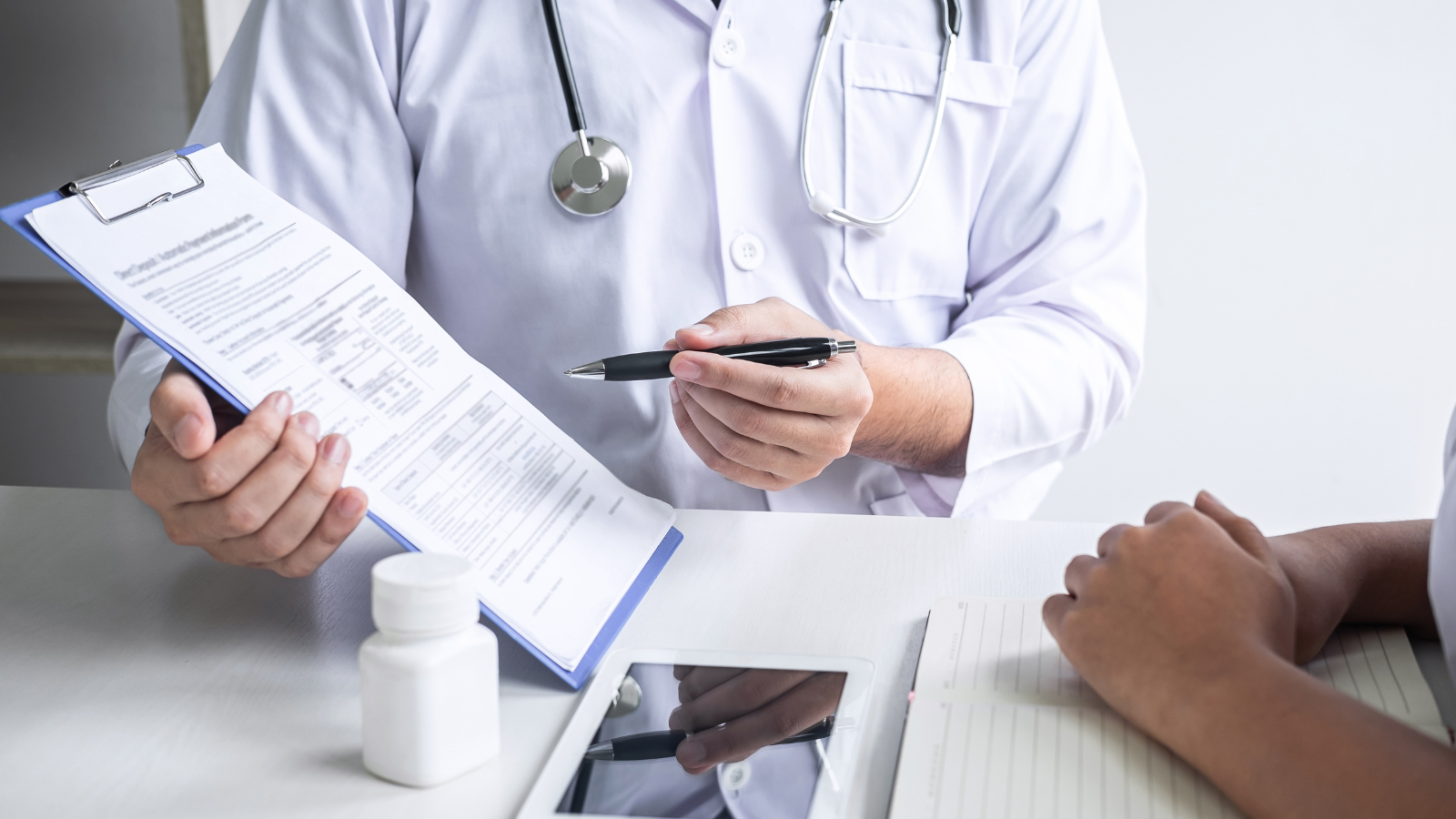 Bạn cần khai báo đầy đủ tiền sử bệnh lý và tình trạng sức khỏe hiện tại của mình với bác sĩ