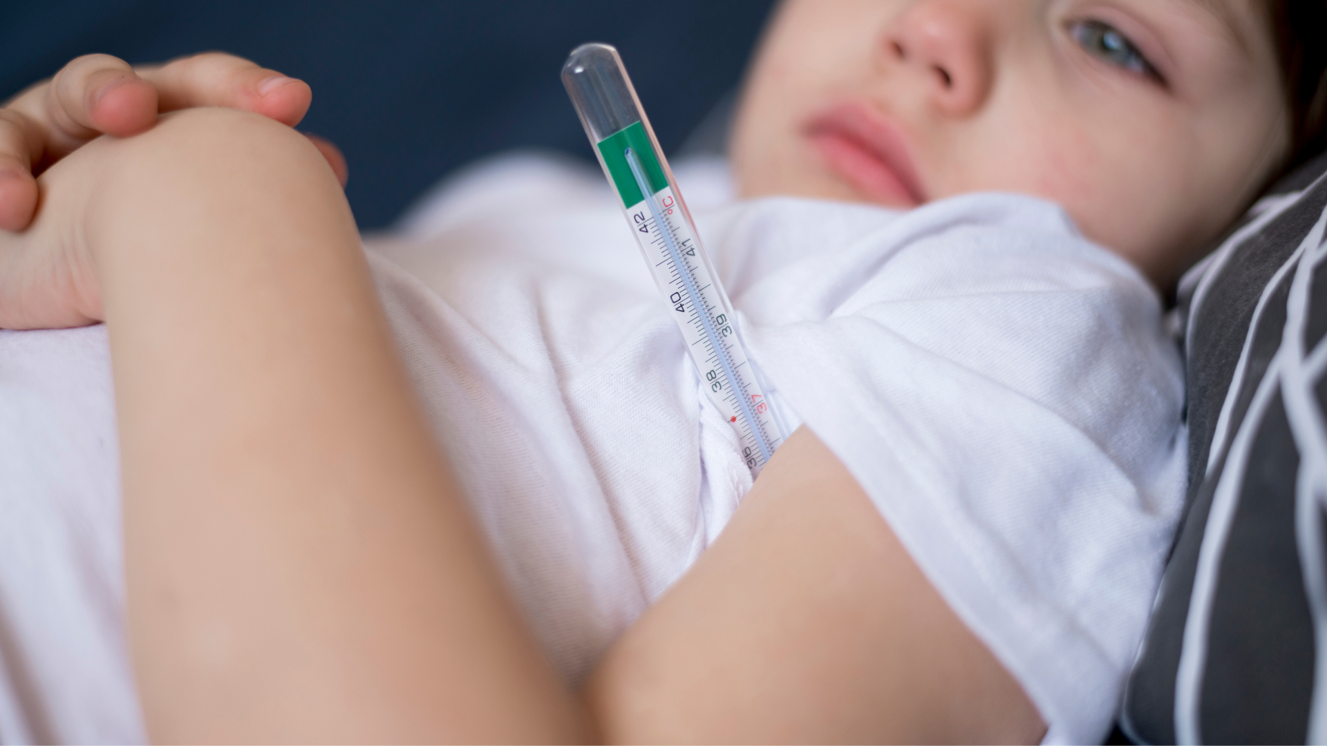 tre-bi-cum-a-thuong-sot-may-ngay-cha-me-can-biet-2