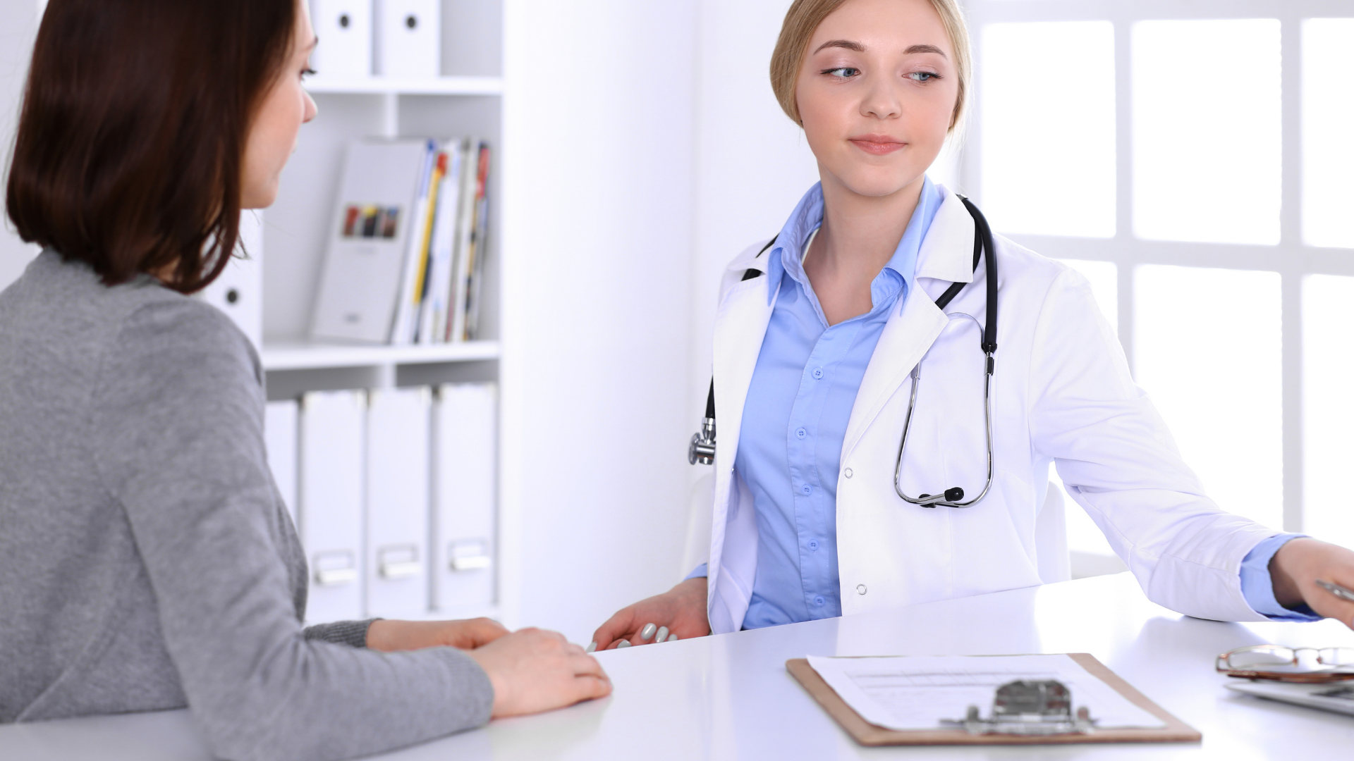 Khi có dấu hiệu ngộ độc vitamin A nên được kiểm tra tại cơ sở y tế