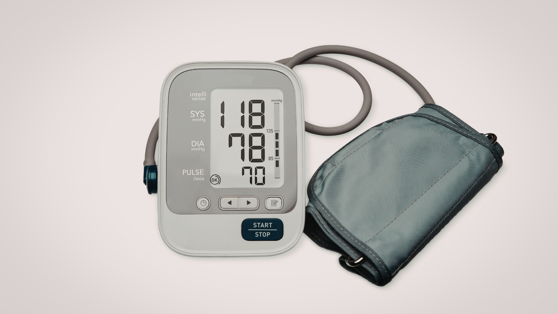 Huyết áp không ổn định, dù cao hay thấp, đều có thể gây chóng mặt khi thay đổi tư thế