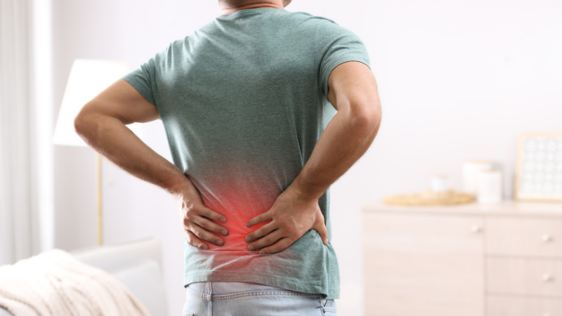Đau lưng buổi sáng có thể do thoái hóa cột sống