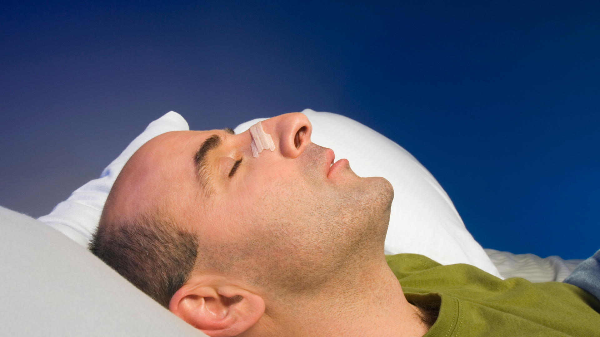 Miếng dán mũi giúp hạn chế ngủ ngáy