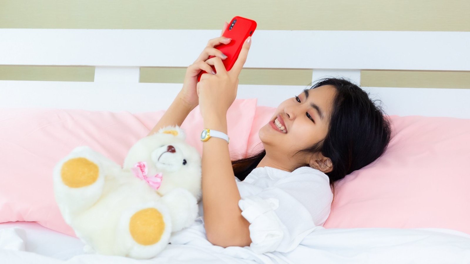 Để xây dựng thói quen ngủ trước 11 giờ, bạn nên hạn chế thiết bị điện tử vào buổi tối