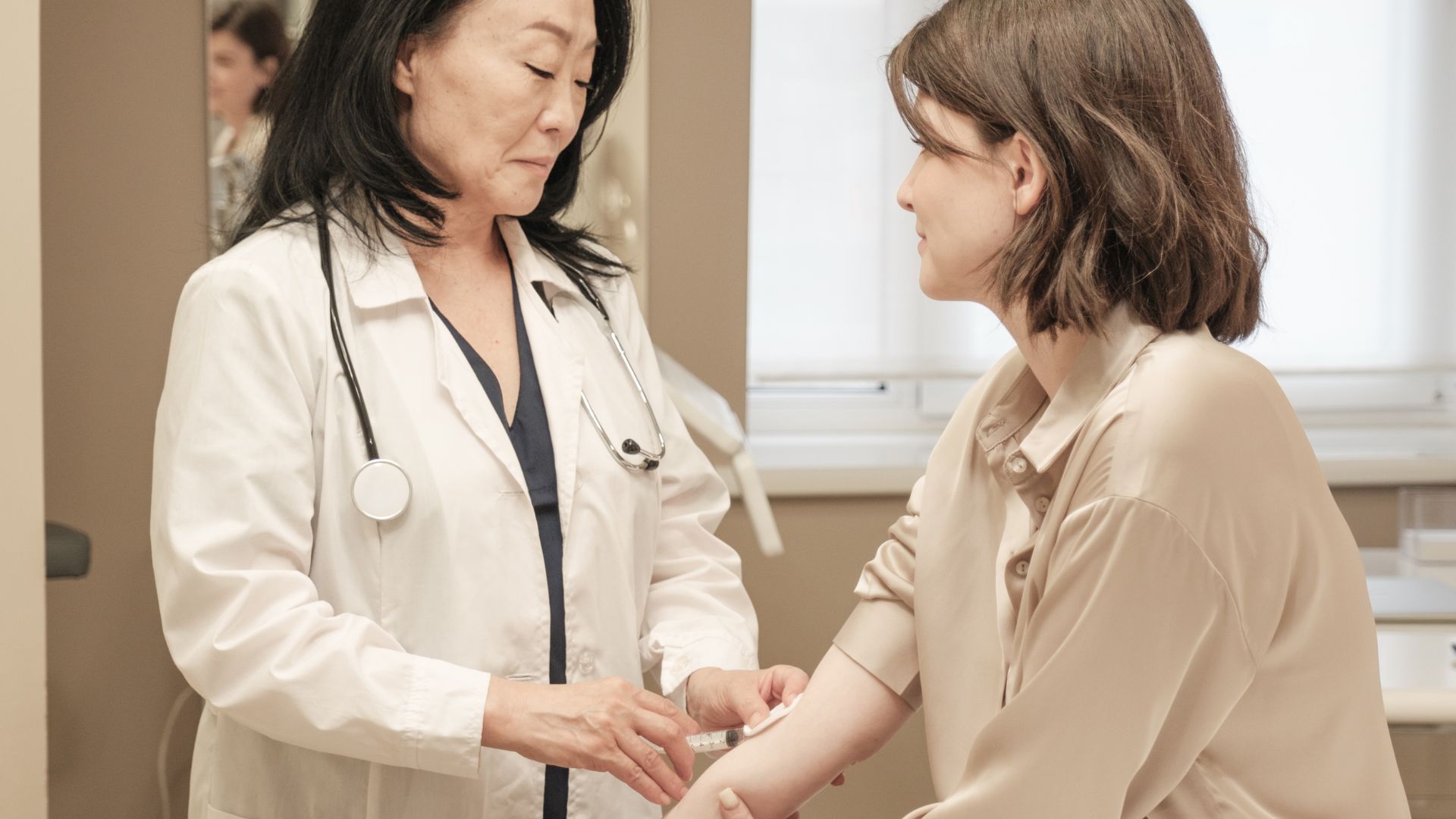 Khám da liễu định kỳ nếu có bệnh nền để theo dõi và điều chỉnh chăm sóc.