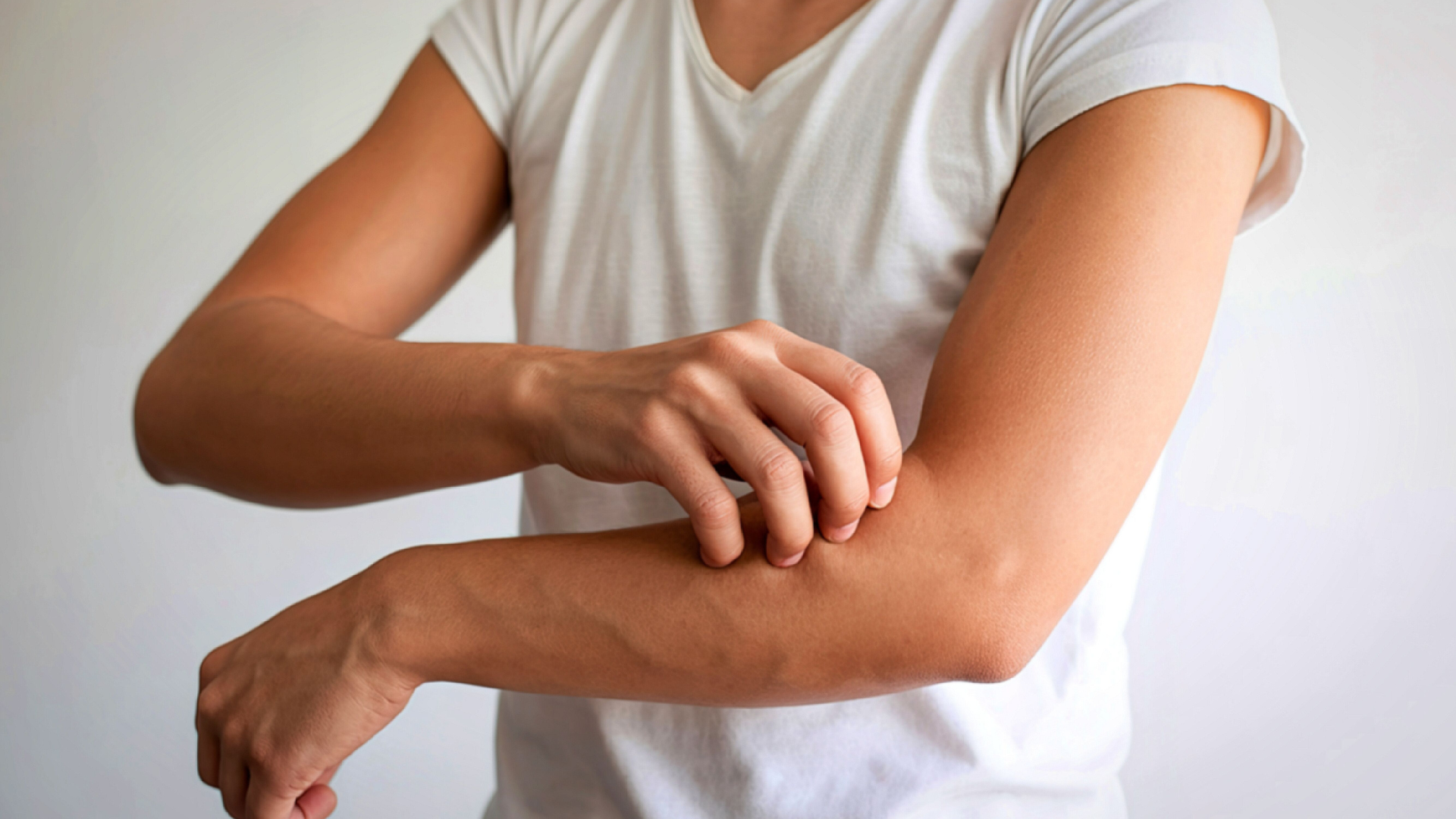 Ngứa da do suy thận mạn xuất phát từ độc tố tích lũy trong máu