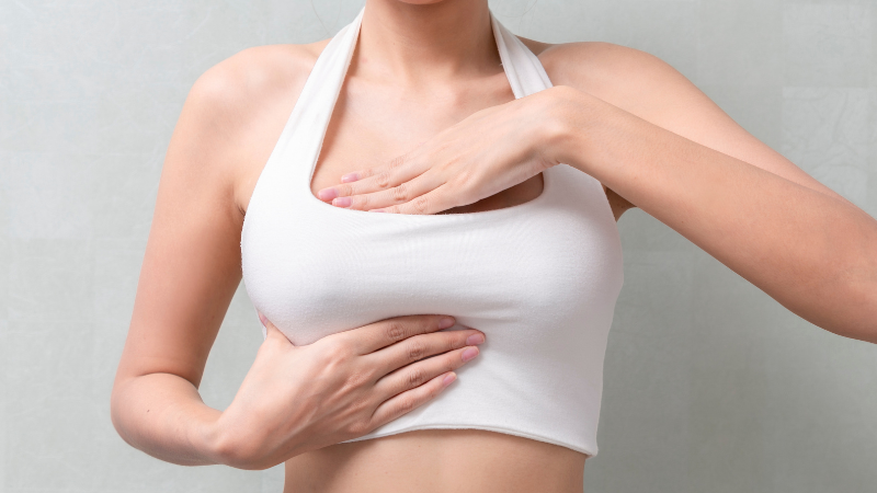 Tránh gãi và mặc áo ngực thoáng mát để hạn chế tình trạng ngứa nhũ hoa