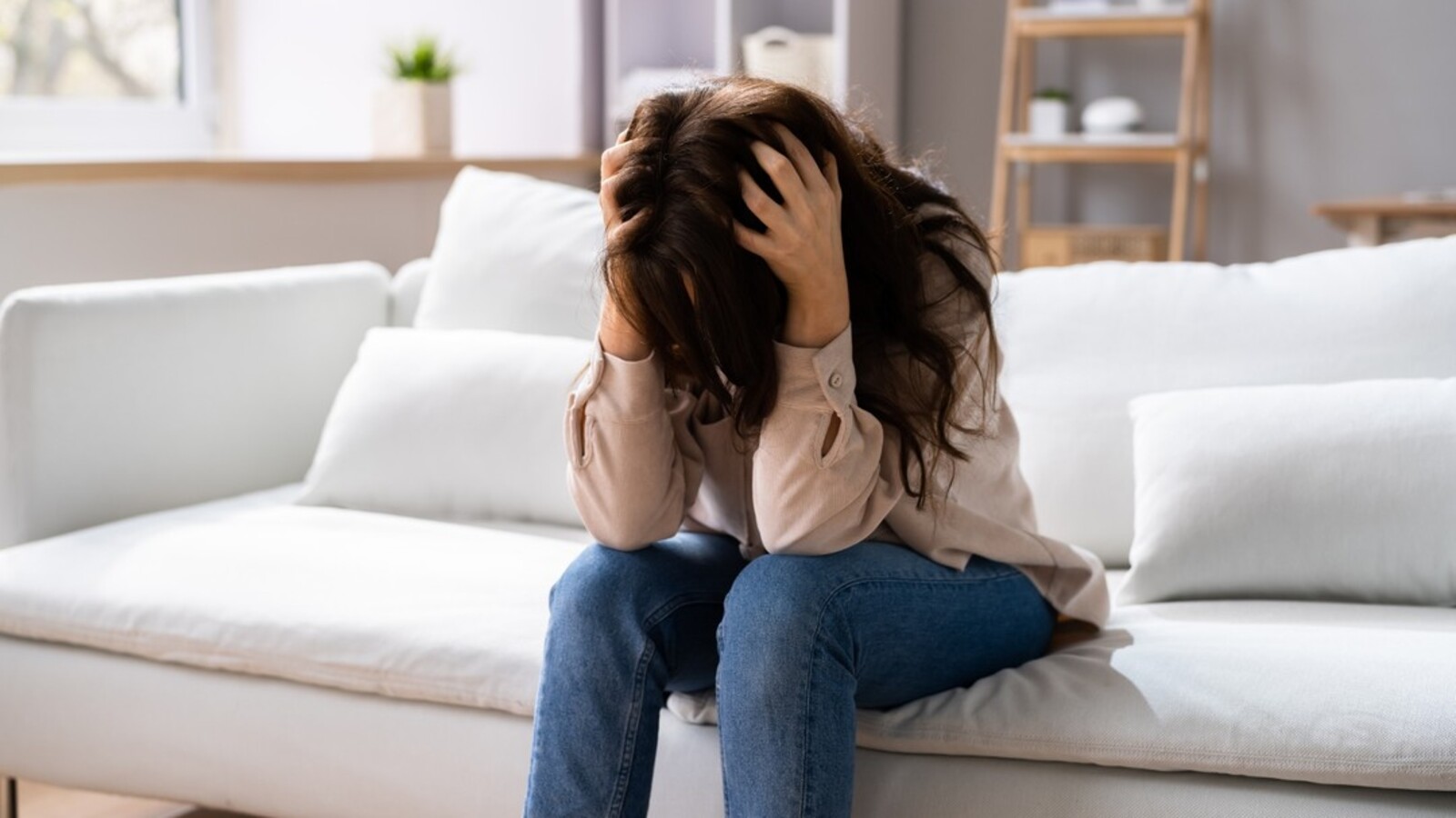 Một số bệnh lý lây truyền qua đường tình dục đôi khi làm da vùng kín suy yếu