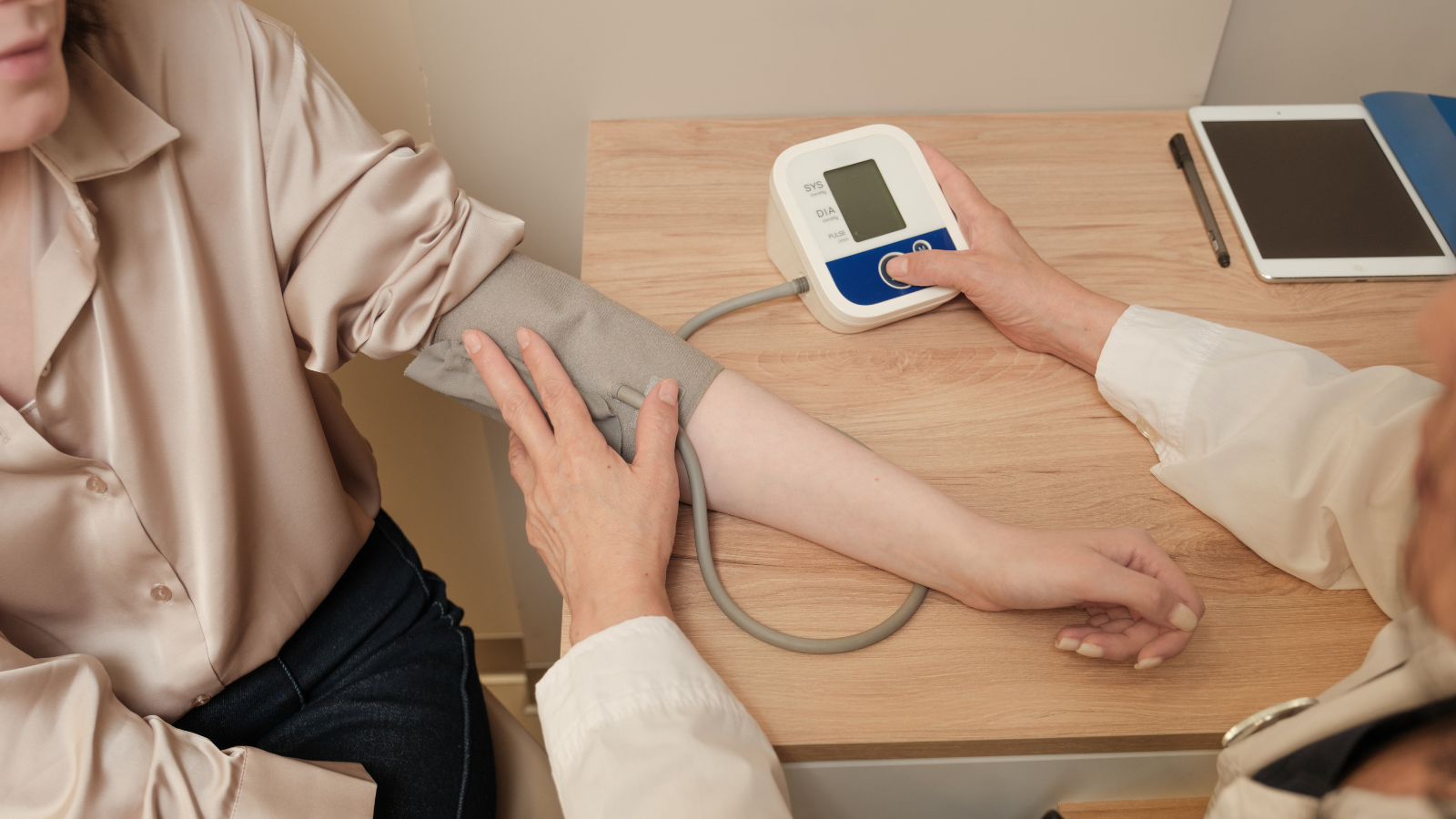 Người bệnh huyết áp thấp có nên ăn socola không là thắc mắc của nhiều người