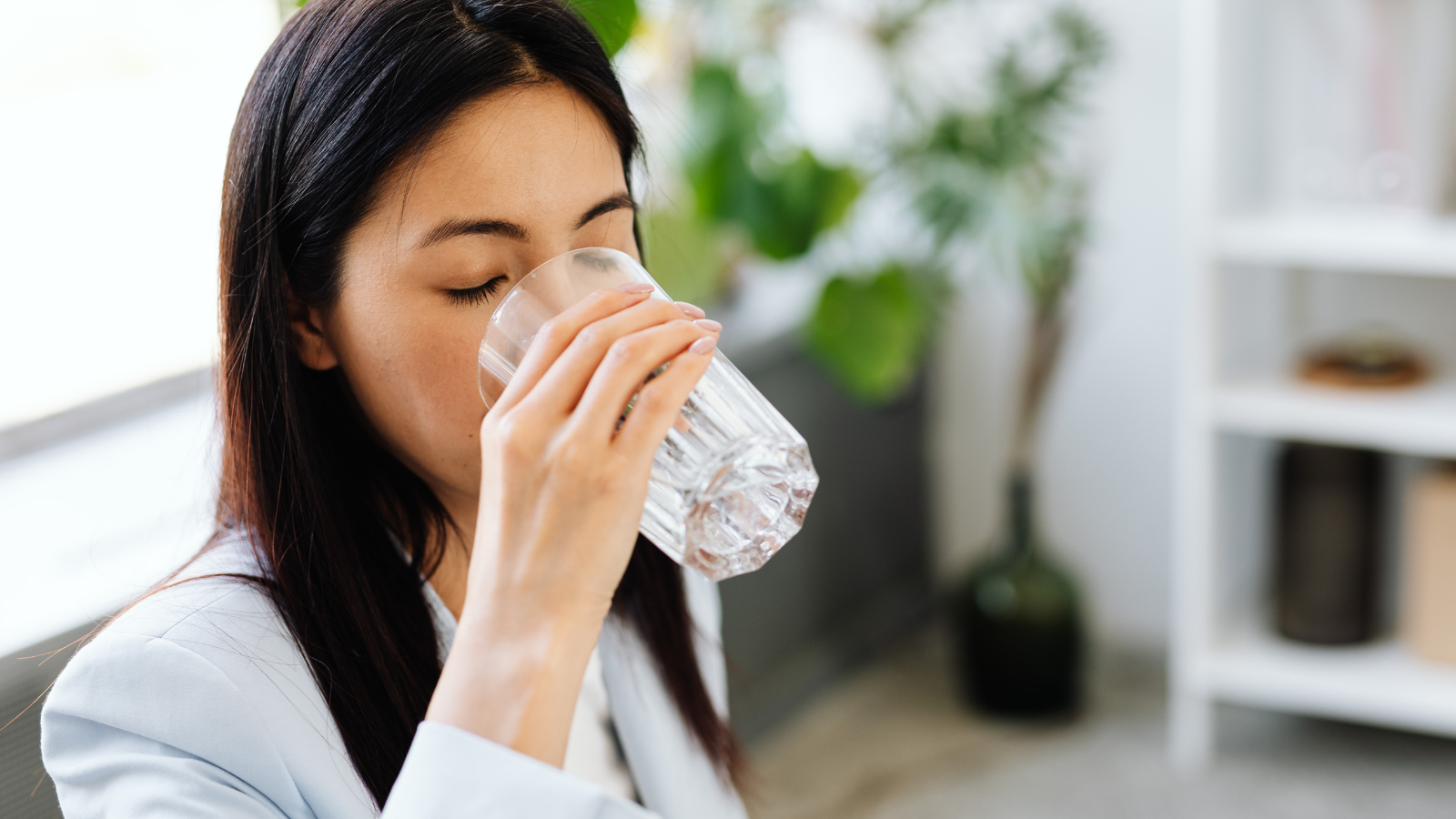 Duy trì thói quen uống đủ nước