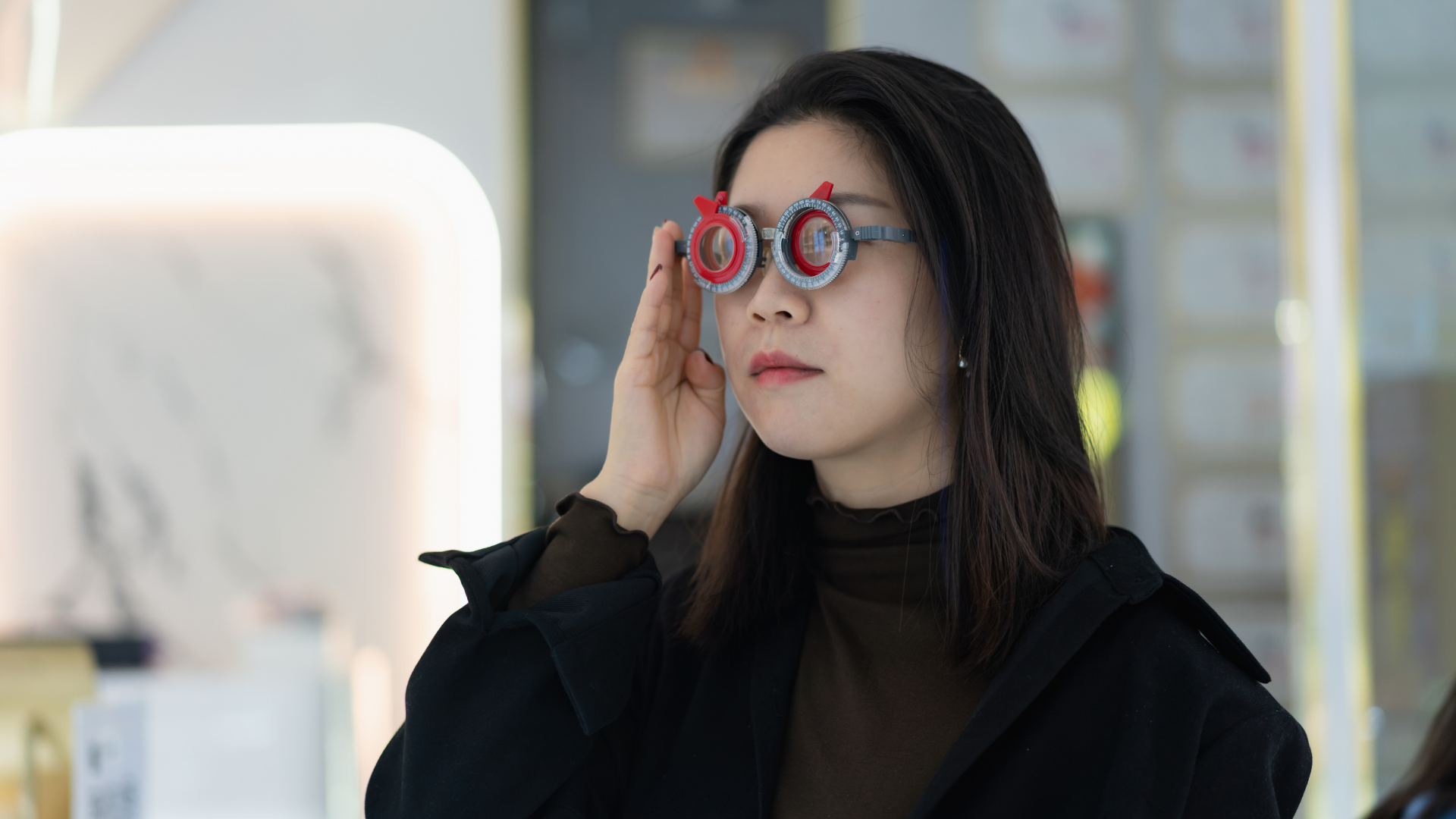 Lý do người cận thấy thị lực thay đổi theo tuổi