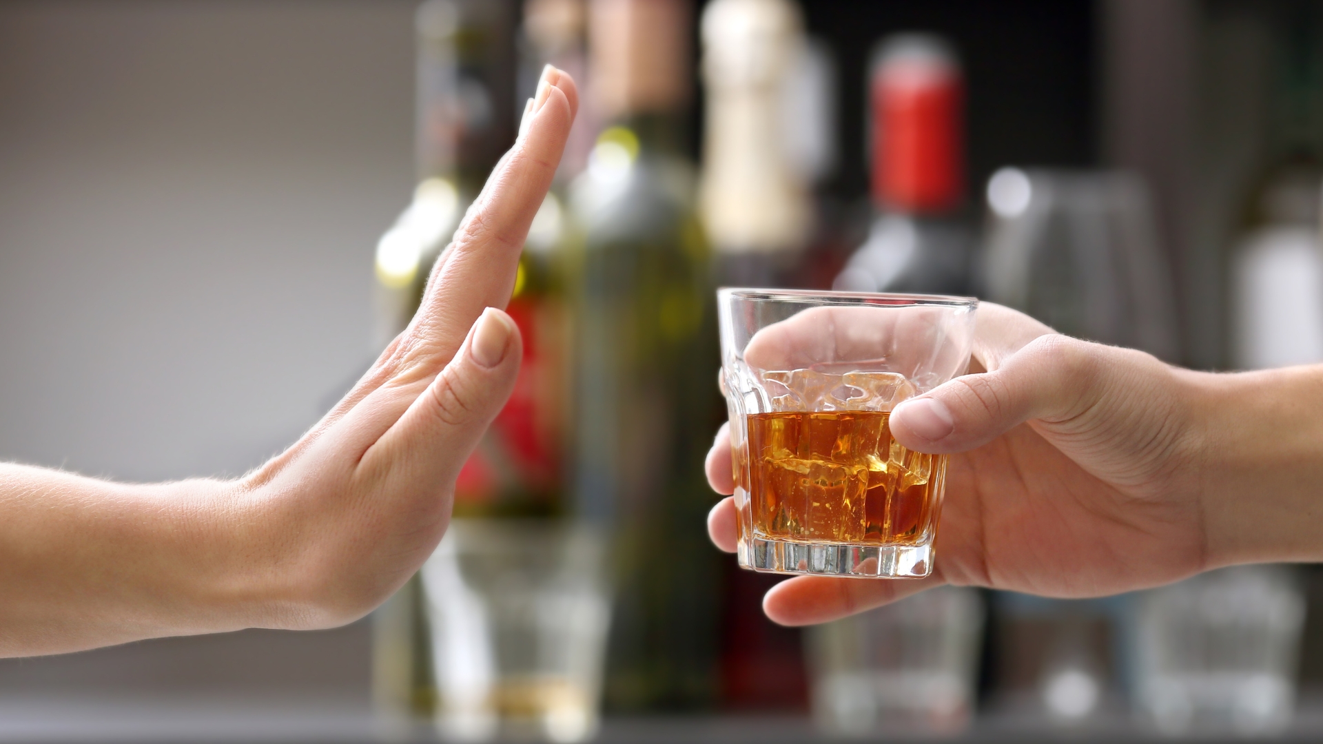 Rượu, bia và các loại đồ uống có cồn tuyệt đối không nên sử dụng khi đang bị hạ đường huyết