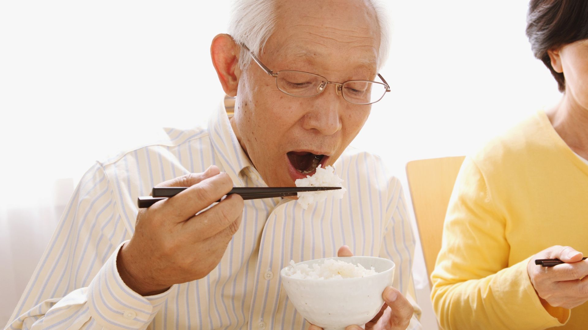 Người bị máu nhiễm mỡ có ăn cơm được không là câu hỏi thắc mắc của nhiều người