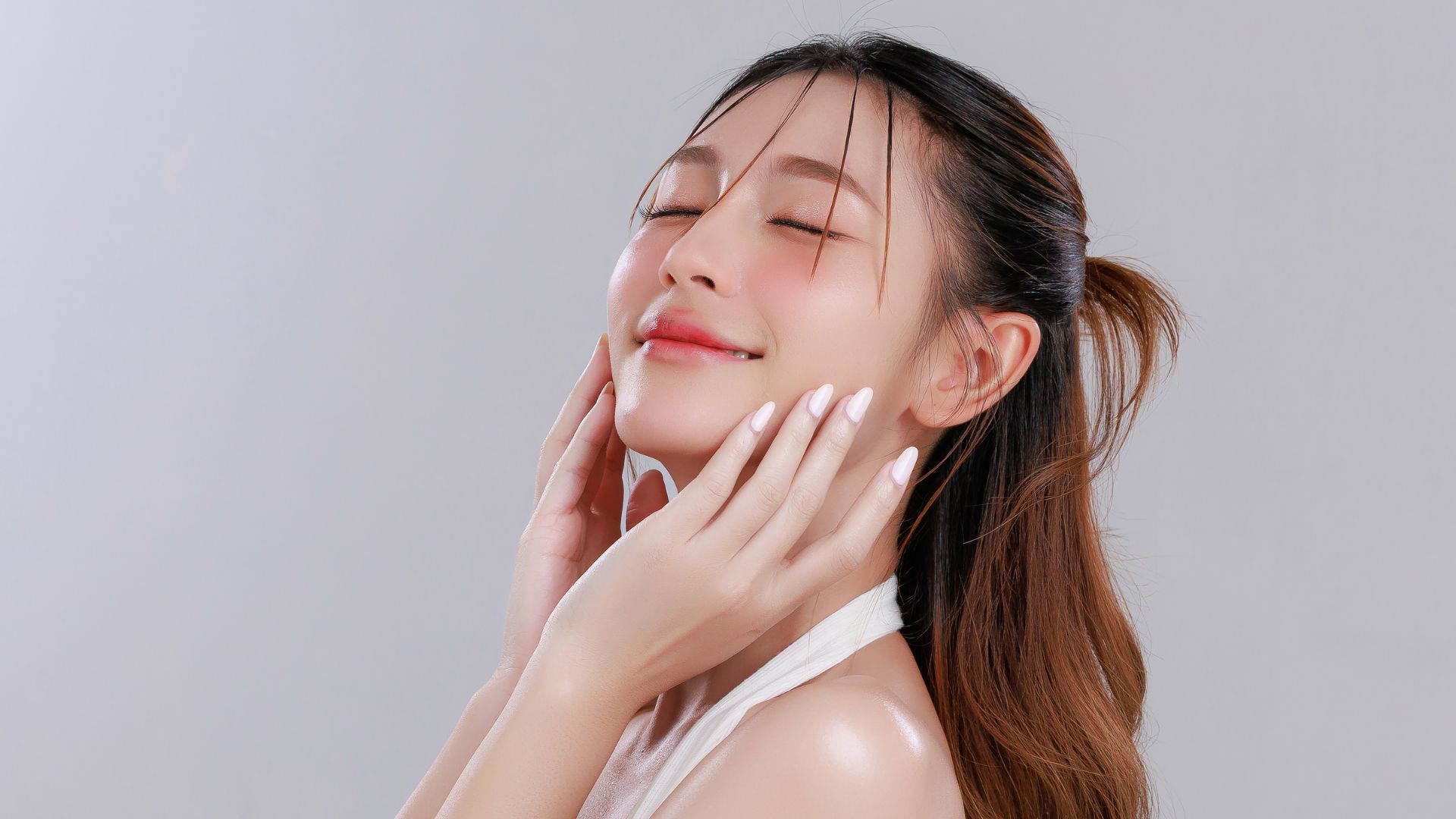 Nước dừa làm chậm quá trình lão hóa da, cho làn da khỏe và mịn màng hơn