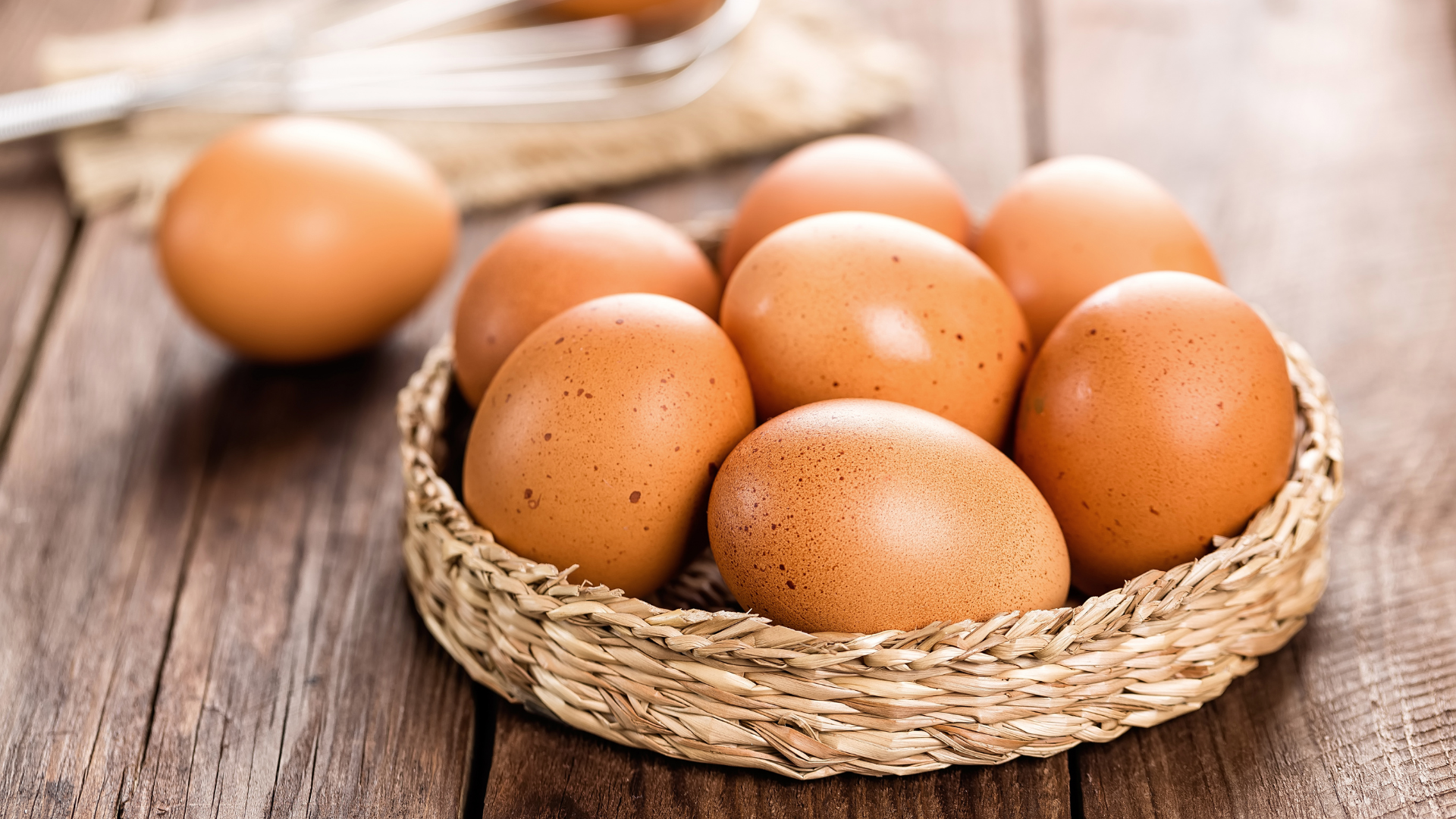 Bị mỡ máu có ăn được trứng gà không? Người bị mỡ máu có thể ăn trứng gà với liều lượng hợp lý và đúng cách