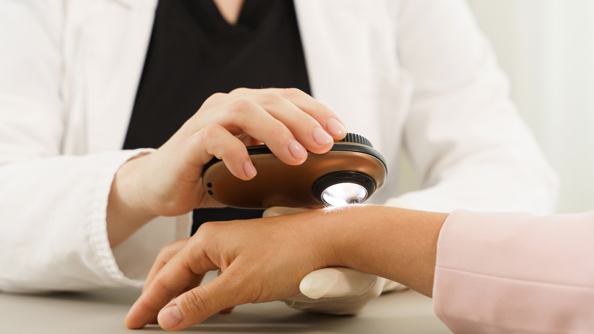 nguoi-bi-ngua-gai-noi-cuc 2.png