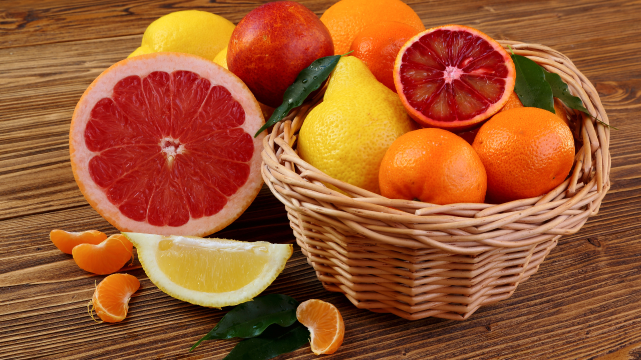 Bạn nên chọn những loại quả như cam, chanh, quýt