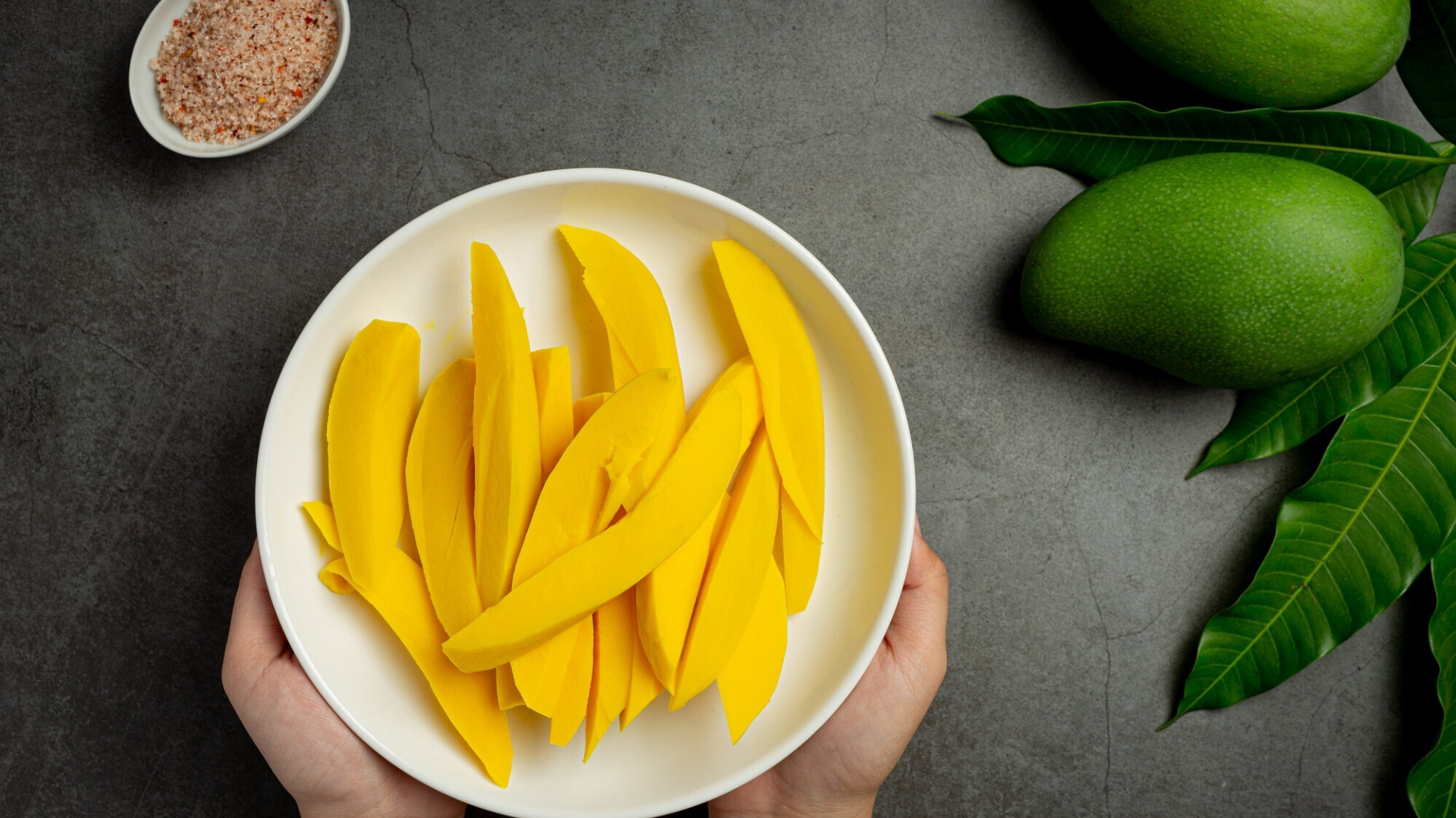 Người bị thủy đậu hoàn toàn có thể ăn xoài, đặc biệt là xoài chín mềm