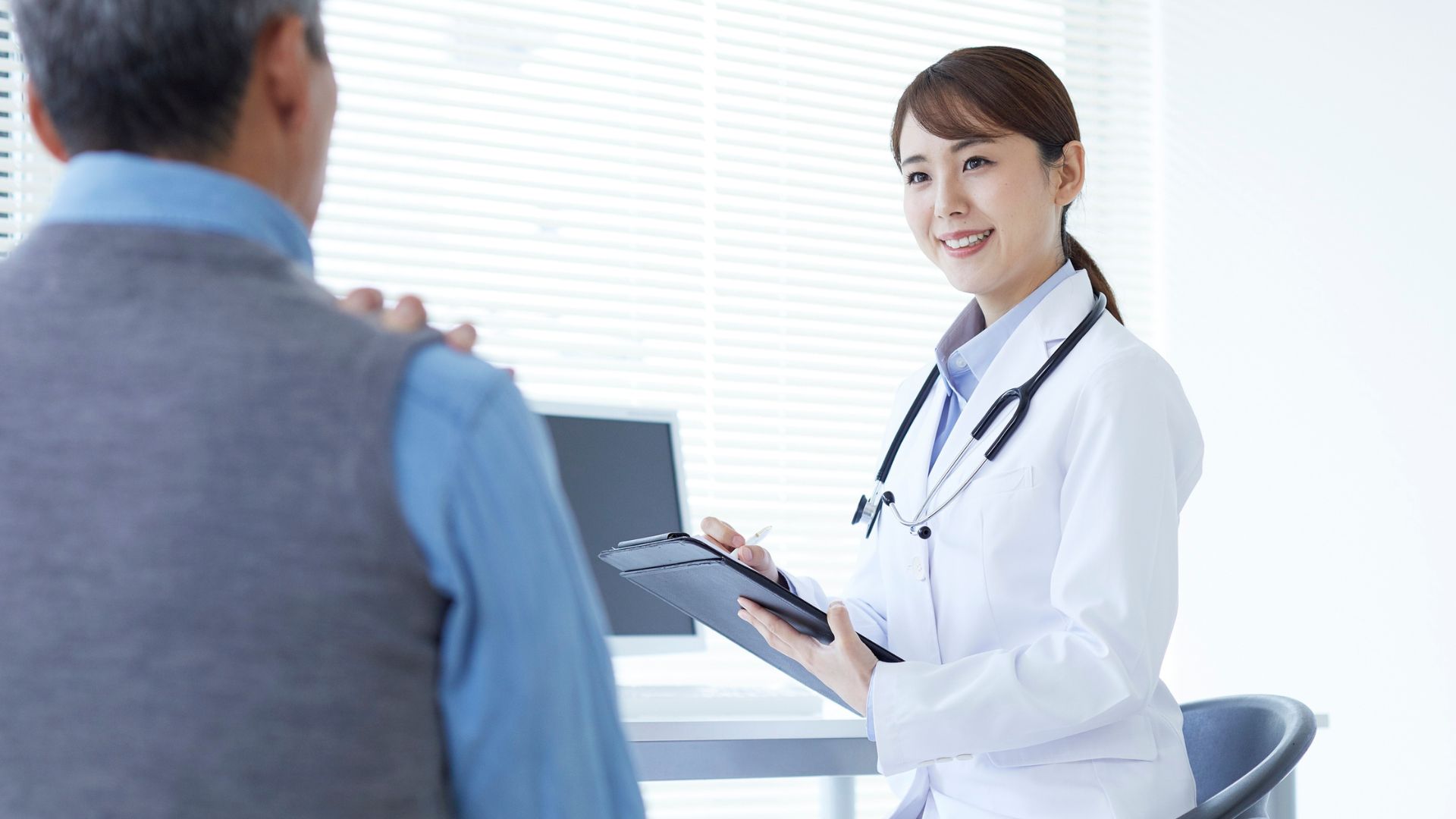 Người huyết áp cao nên tham khảo ý kiến của bác sĩ về việc sử dụng nước quả la hán