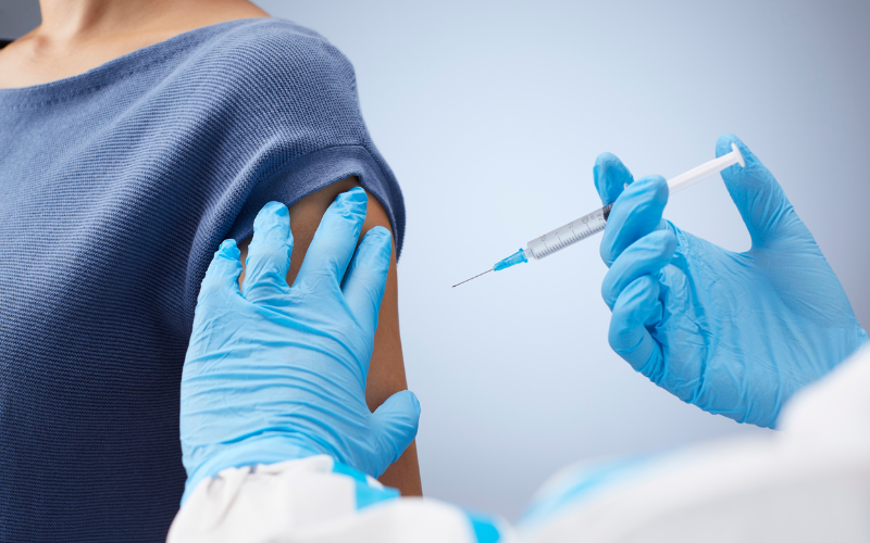 nguoi-dang-bi-cum-co-tiem-phong-cum-duoc-khong-3