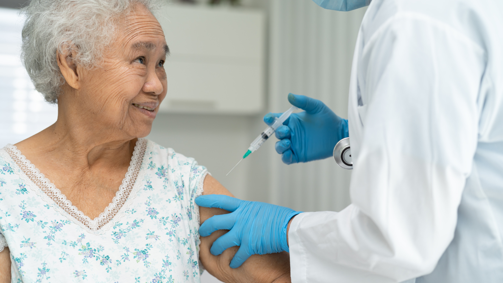 Người già bị viêm phổi có nguy hiểm không? Dấu hiệu, biến chứng và cách xử lý 4