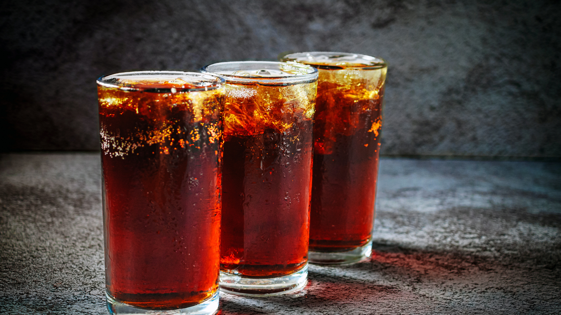 Buổi tối nên hạn chế đồ uống nhiều đường, nhất là với người cao tuổi