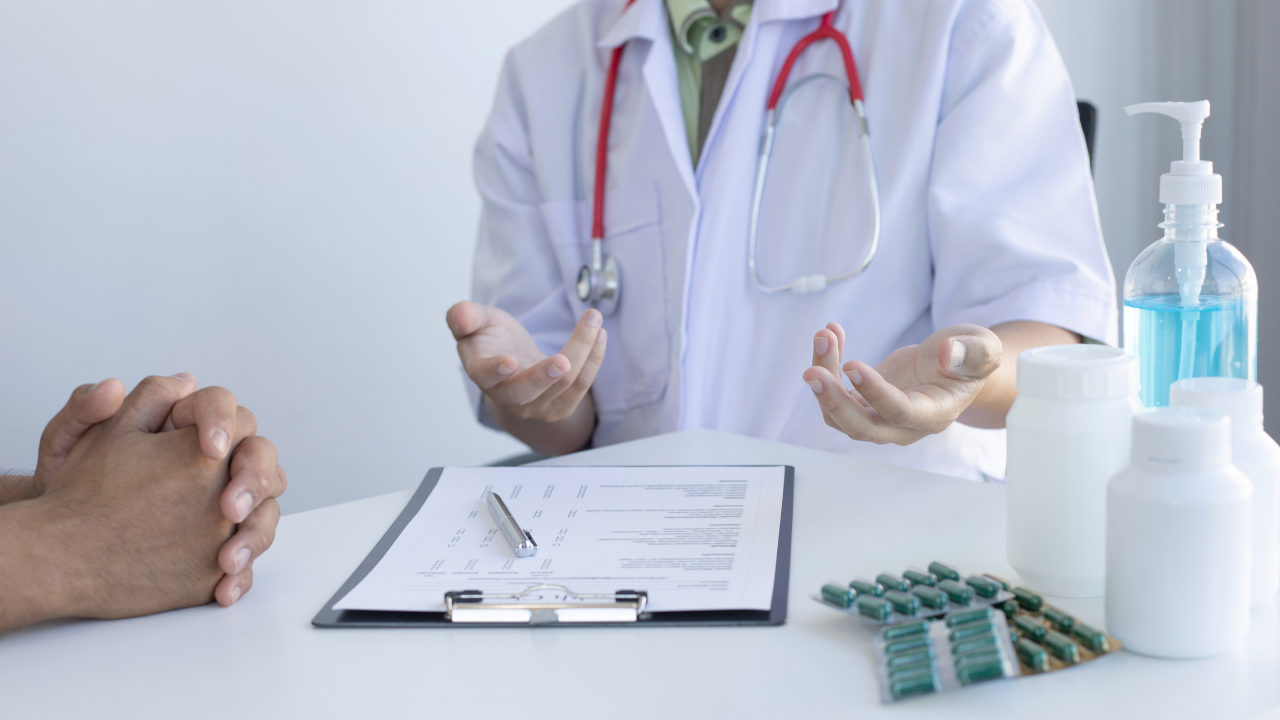 nguoi-lon-bi-cum-a-sot-bao-lau-thi-khoi (1).png