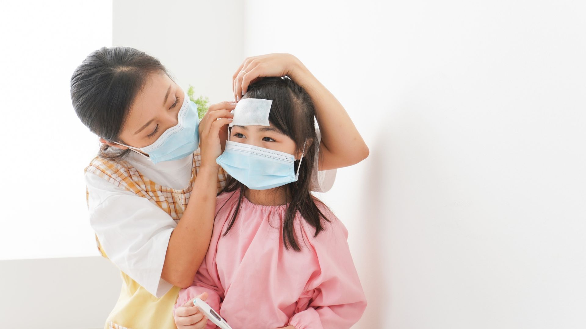 Người lớn có nguy cơ cao mắc bệnh tay chân miệng khi chăm sóc trẻ bệnh