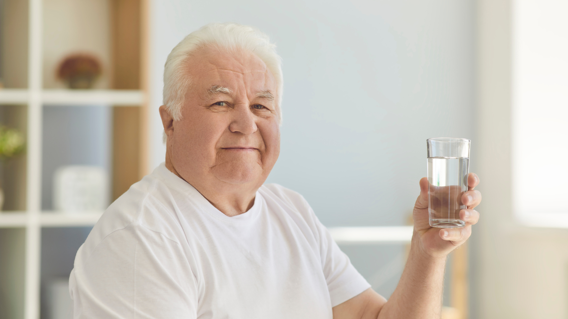 Nước giúp thận lọc axit uric hiệu quả hơn