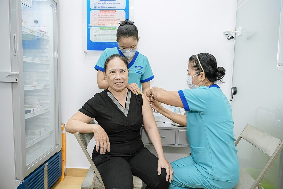 nguoi-tren-65-tuoi-tiem-vac-xin-gi-4.jpg