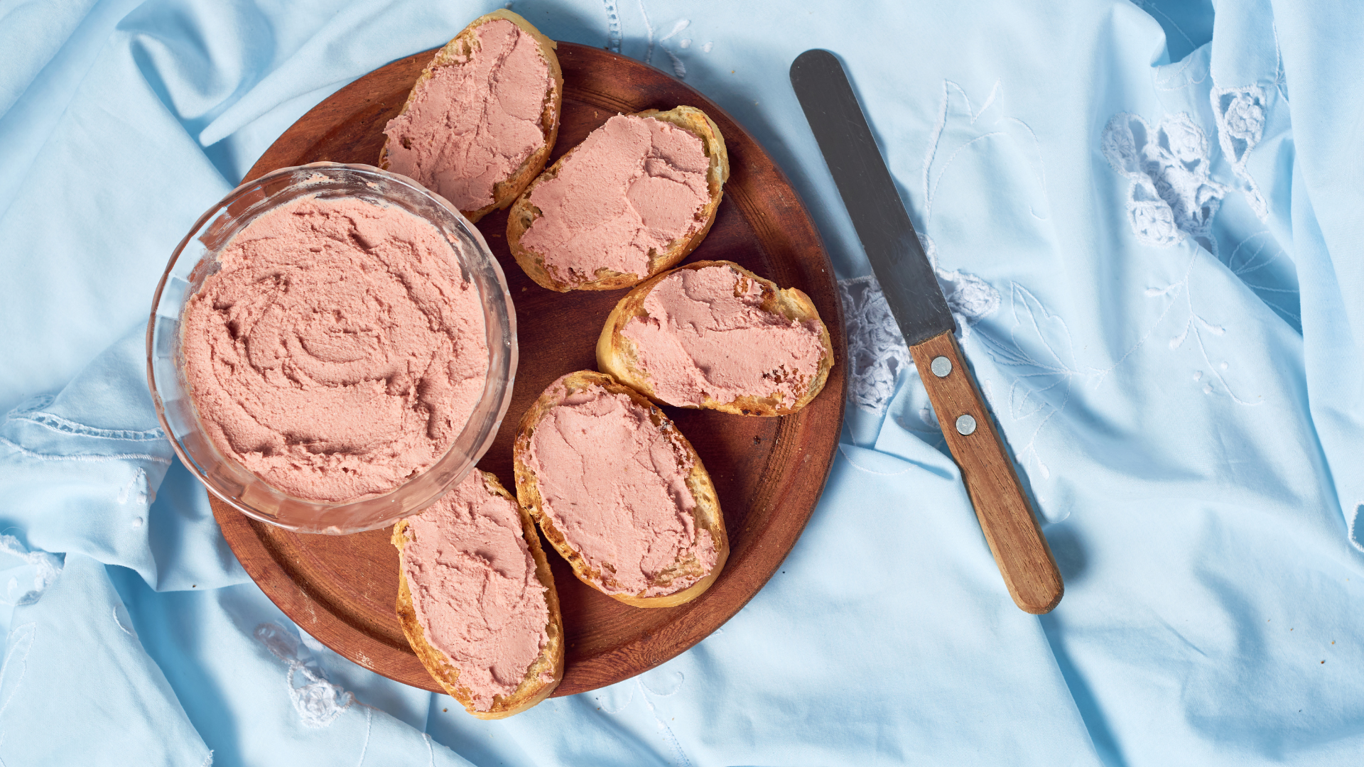 Lựa chọn pate rõ nguồn gốc nhằm hạn chế nguy cơ ăn pate bị nhiễm bẩn