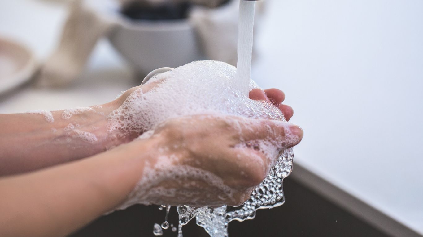 nguyen-nhan-bi-tieu-chay-o-nguoi-lon-la-gi-lam-sao-de-giam-tinh-trang-tieu-chay 4