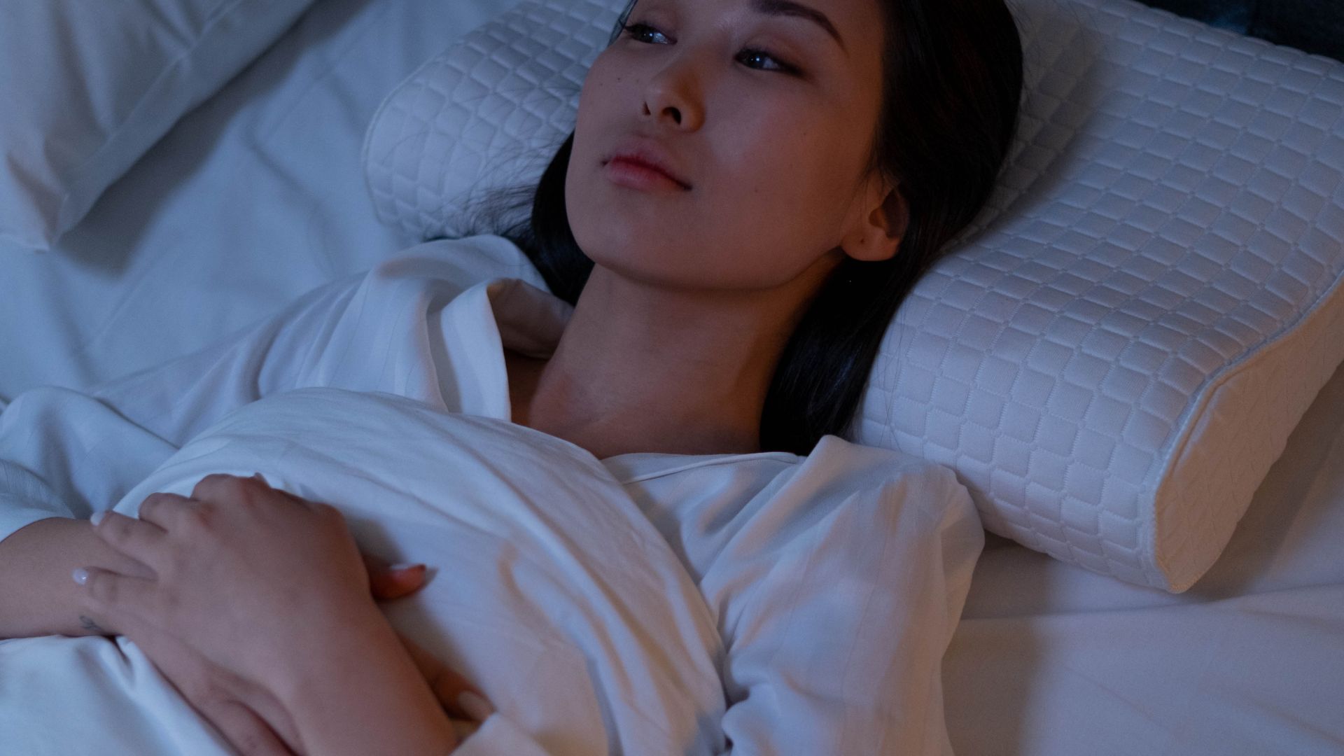 Thiếu ngủ hoặc ngủ quá nhiều có thể làm tăng nguy cơ đau nửa đầu bên trái