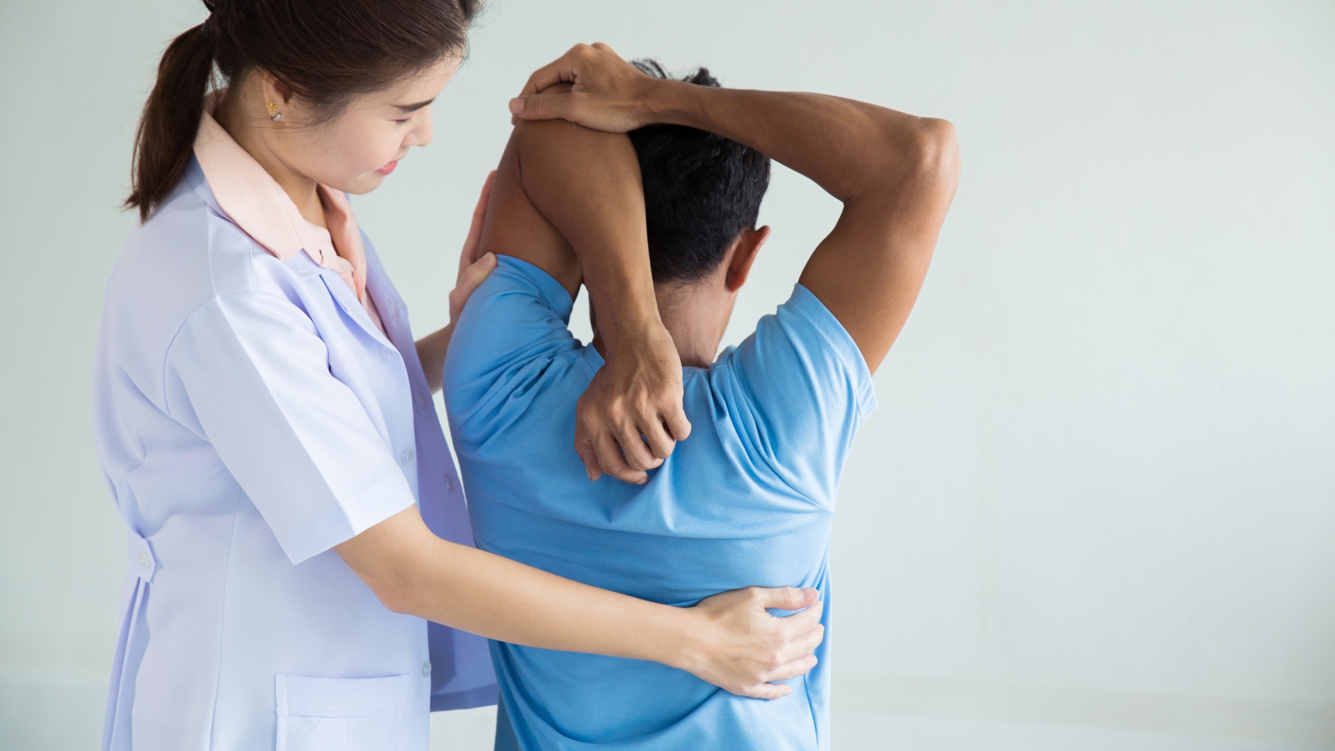 Nếu cơn đau kéo dài, ngày càng nghiêm trọng hoặc kèm theo các biểu hiện khác, nên đến cơ sở y tế để được kiểm tra