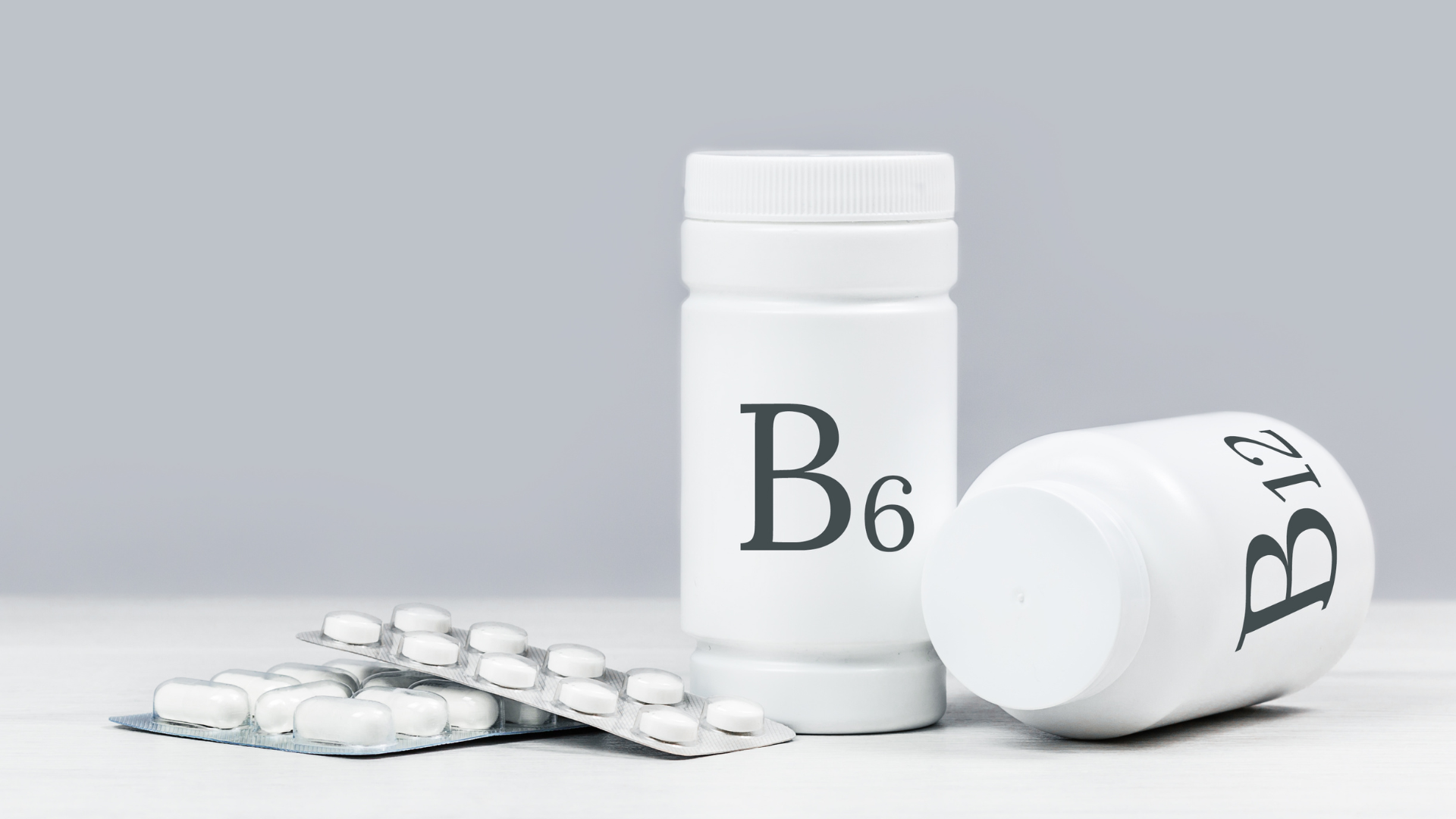 Một số mẹ bầu có thể thiếu hụt các vi chất quan trọng như vitamin B6, B12 và sắt góp phần làm xuất hiện triệu chứng tê tay
